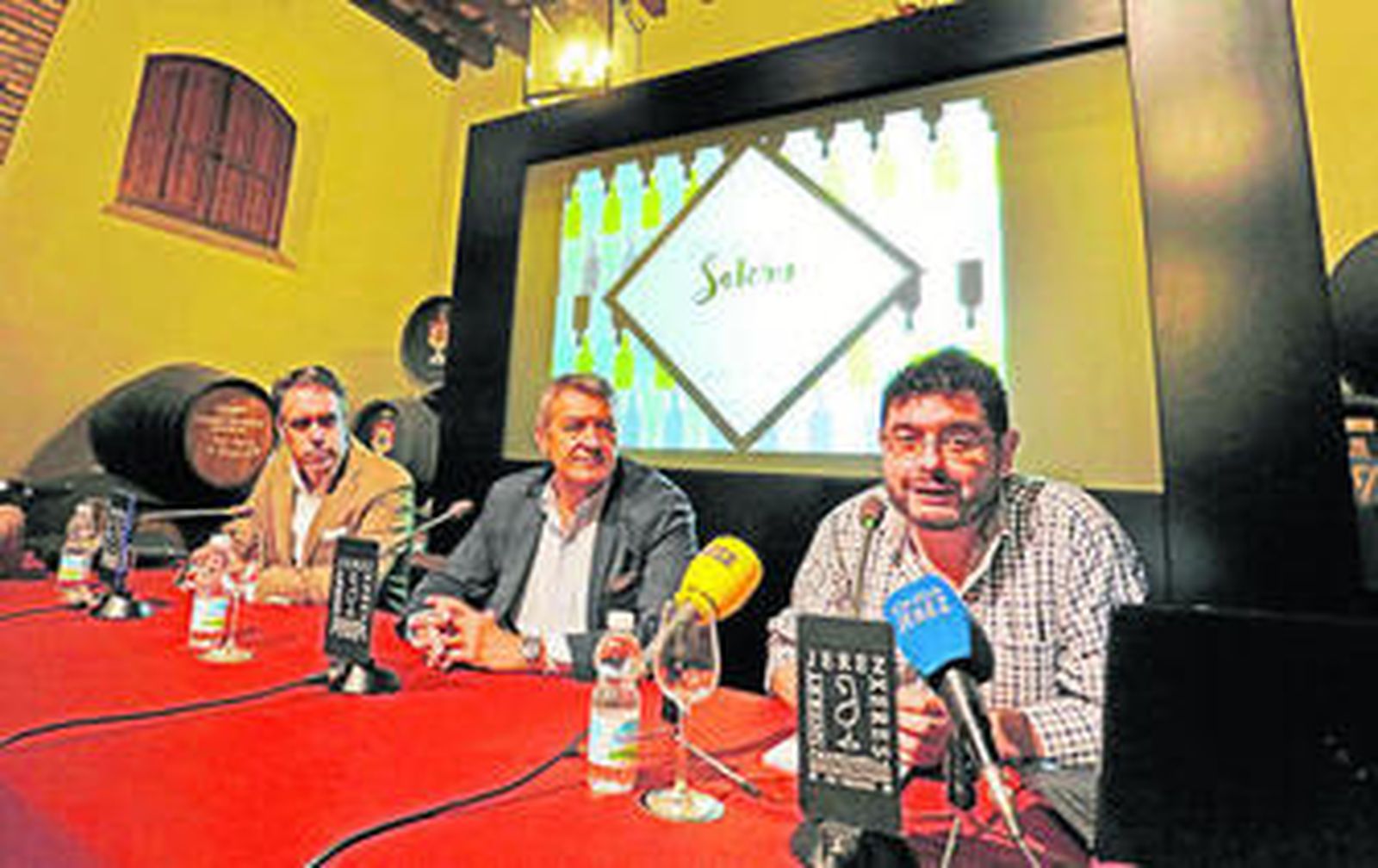 Monforte ('Cosas de Comé'), Saldaña (Consejo Regulador) y Navas (Diario de Jerez),  ayer en la presentación.