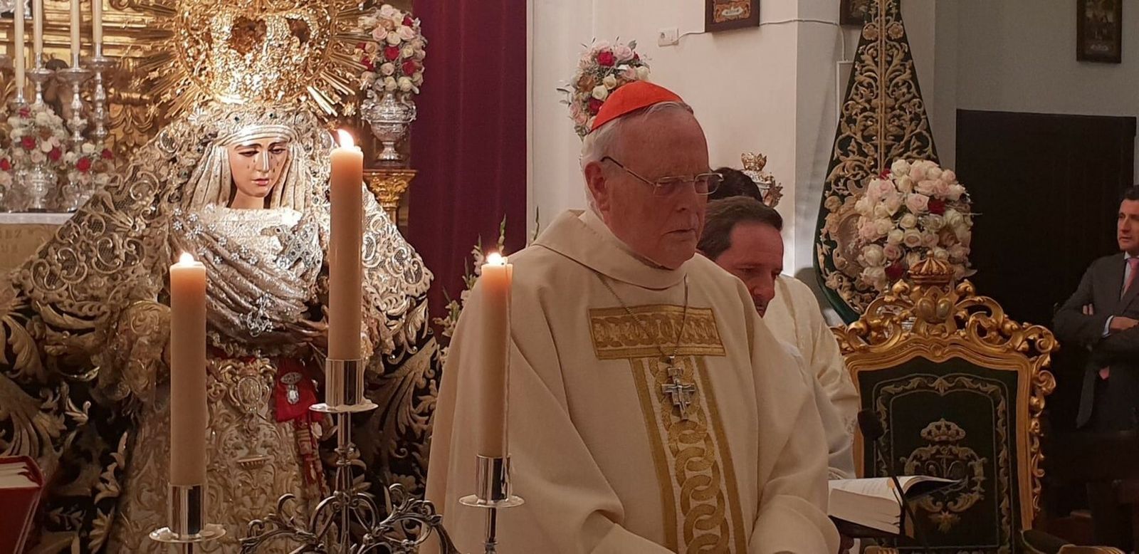 El cardenal Amigo durante la función solemne en honor a la Esperanza de Triana.