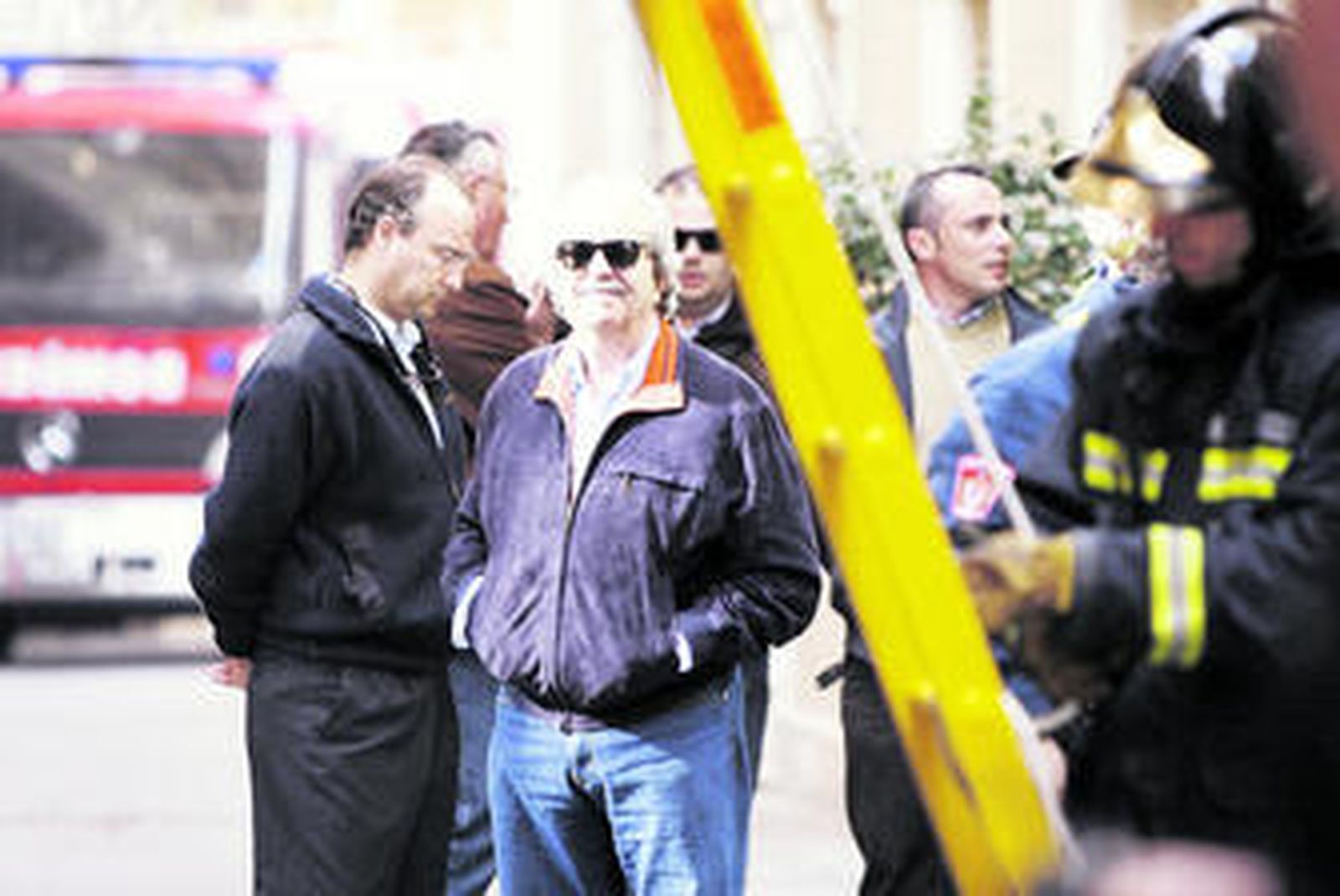 José Antonio Amate en el Paseo de Almería y, a poca distancia, Luis Rogelio Rodríguez-Comendador.