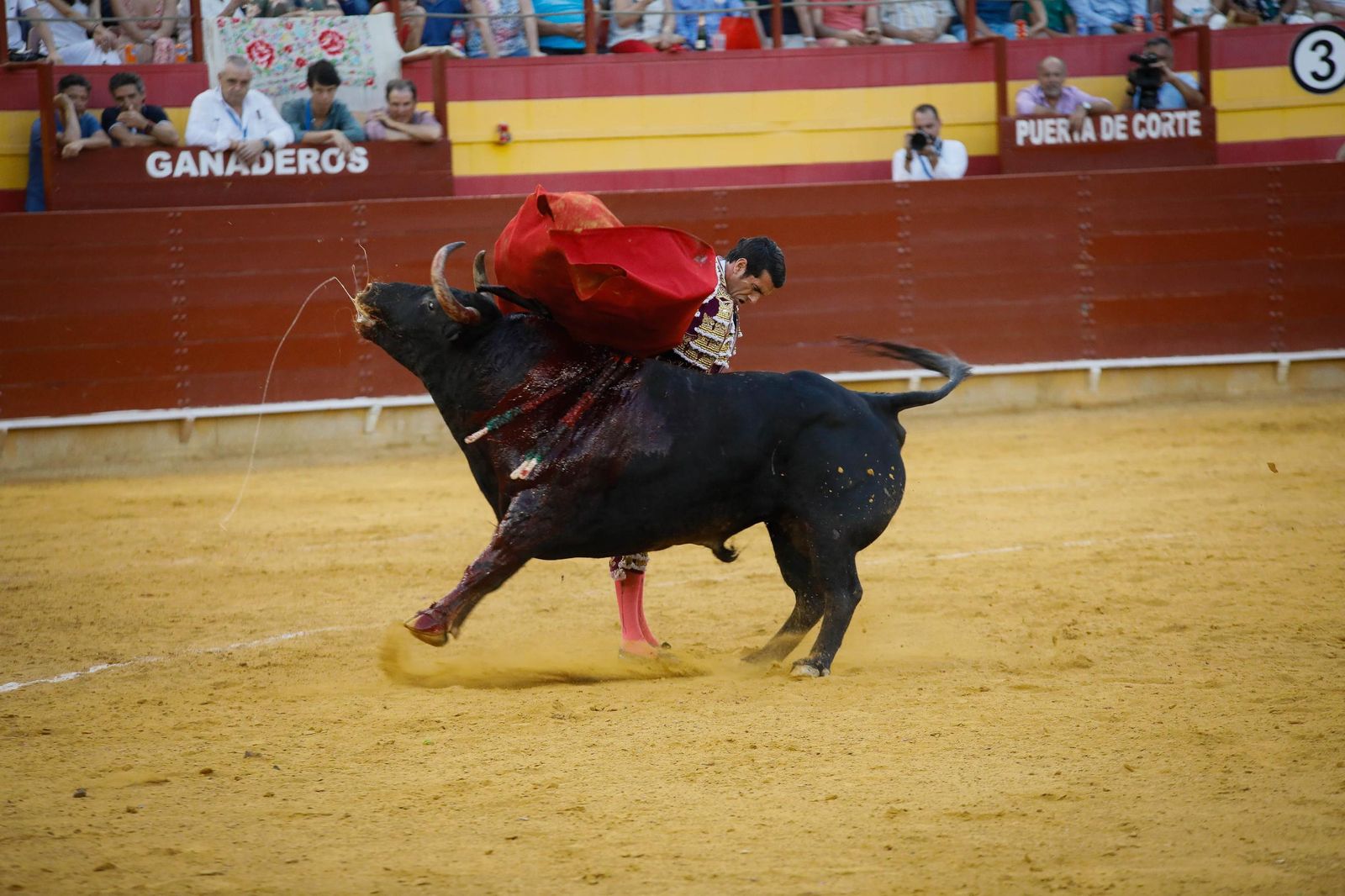 Corrida de toros en Roquetas, en imágenes