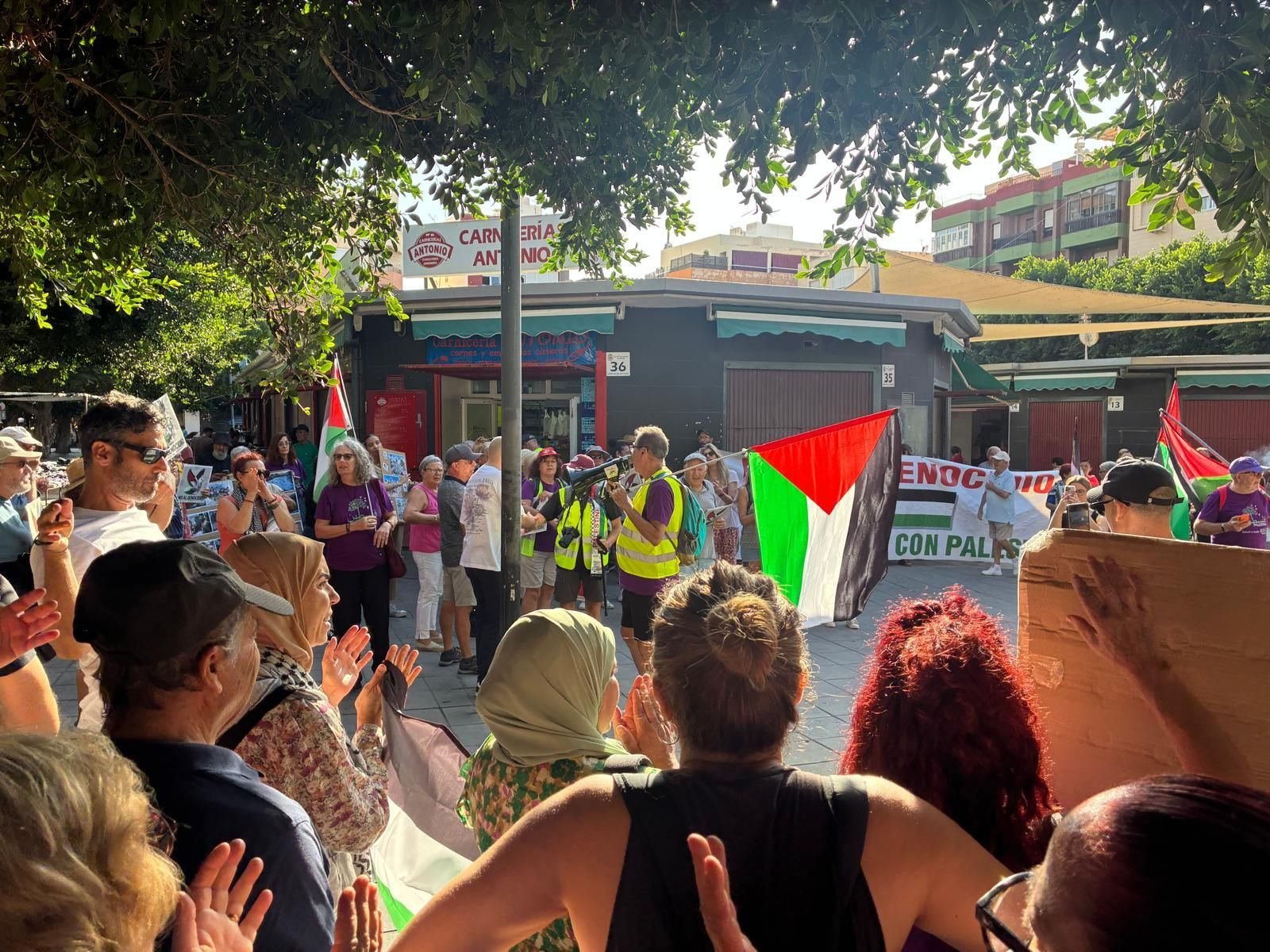 La manifestación de Almería y sus barrios contra el genocidio en Palestina, en imágenes