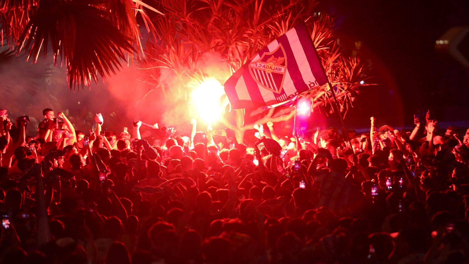 La madrugada interminable con la que Málaga celebró el ascenso