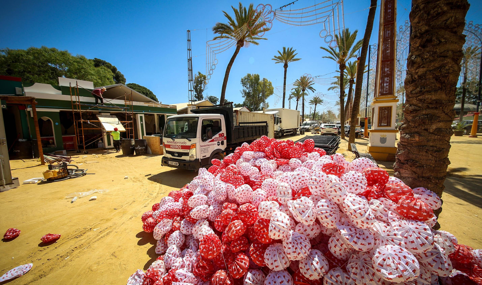 Desmontaje de las casetas de la feria de Jerez 2023