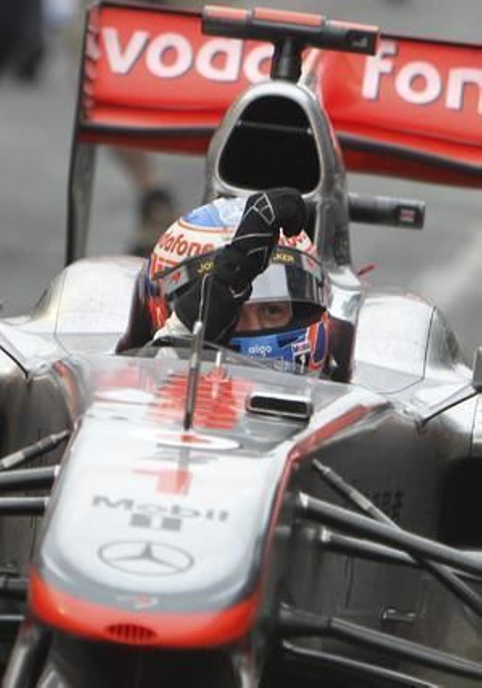 button celebra su primer puesto.(FOTOS: AFP/Reuters/EFE)