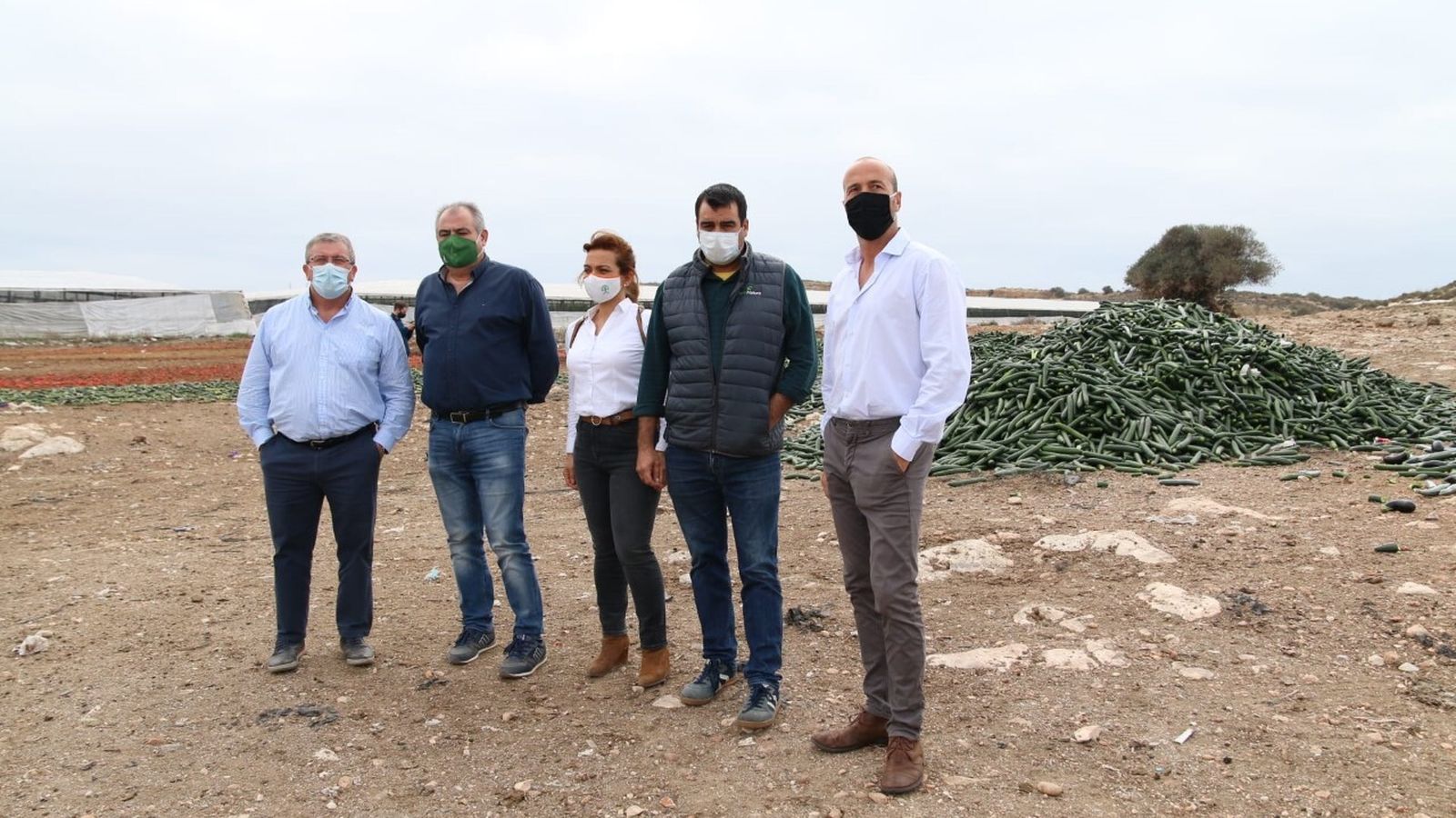 Representantes de Coexphal, Asaja, UPA, Coag y Ecoal en el acto simbólico en El Ejido