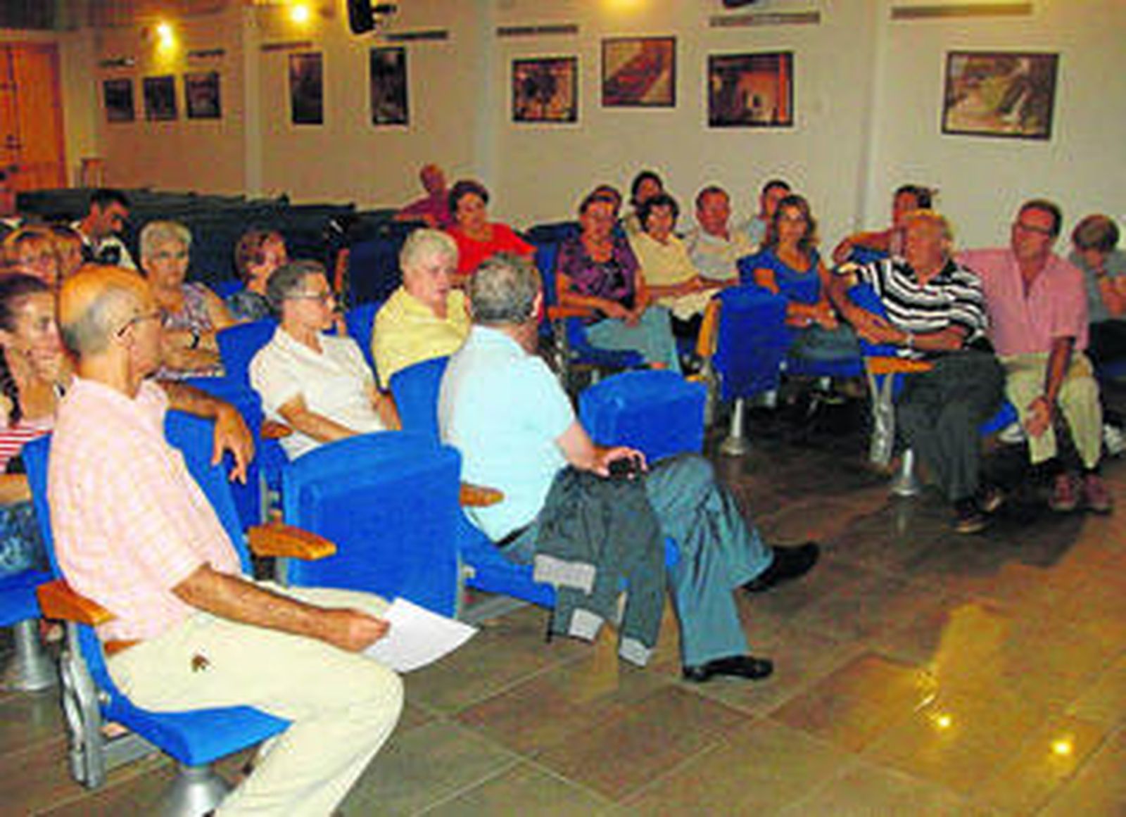 Algunas de las personas que participaron en la primera reunión organizadora del evento en Cañaveral.