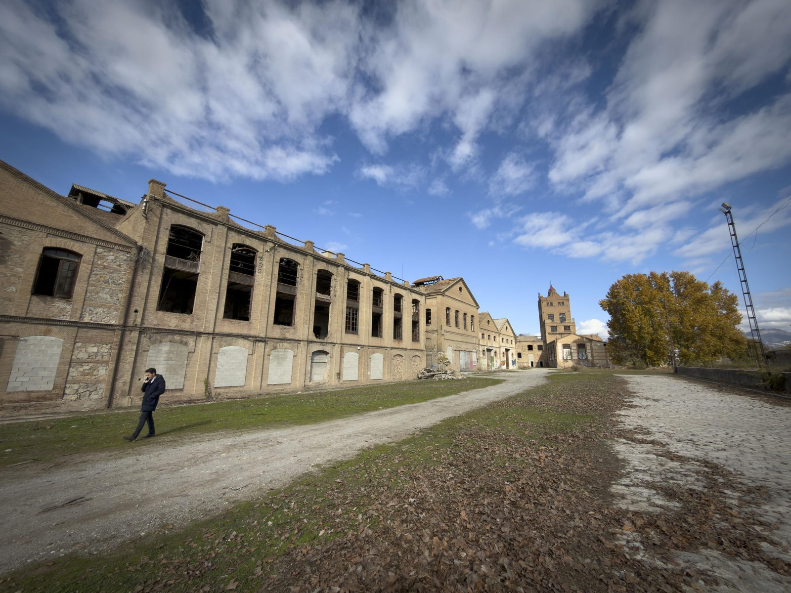 Fotos: en el interior del futuro complejo de la Universidad de Granada en la Azucarera de San Isidro