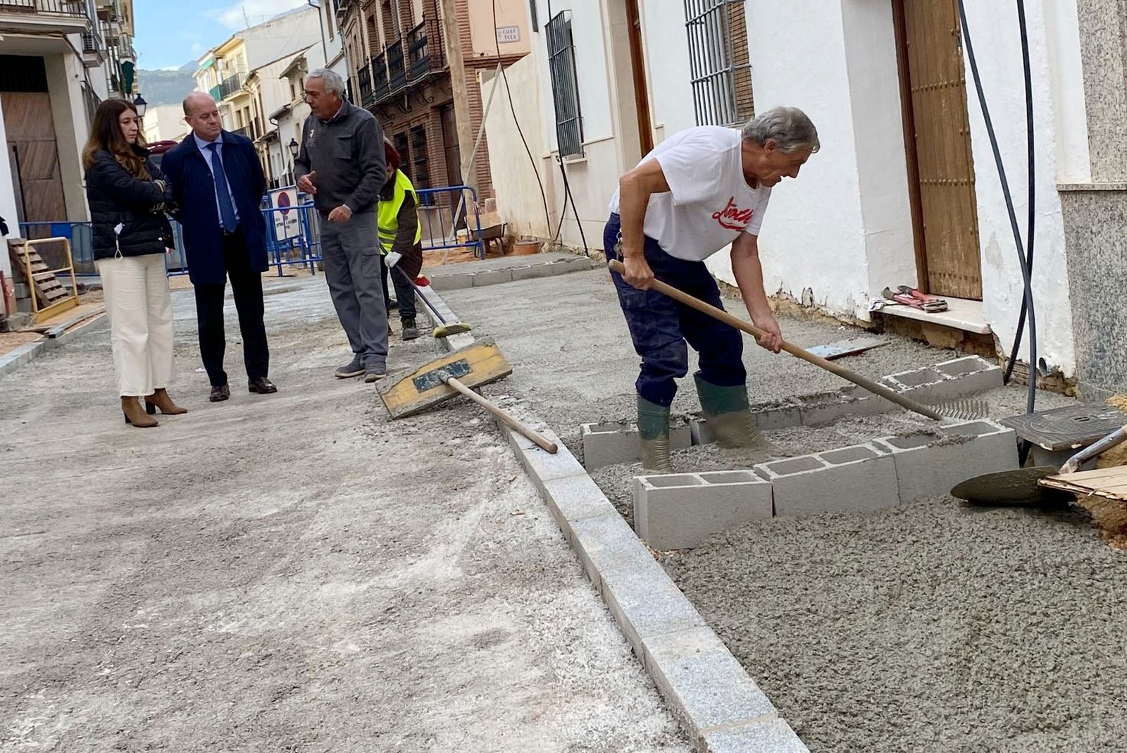 El alcalde y la delegada municipal de Obras visitaron los trabajos.