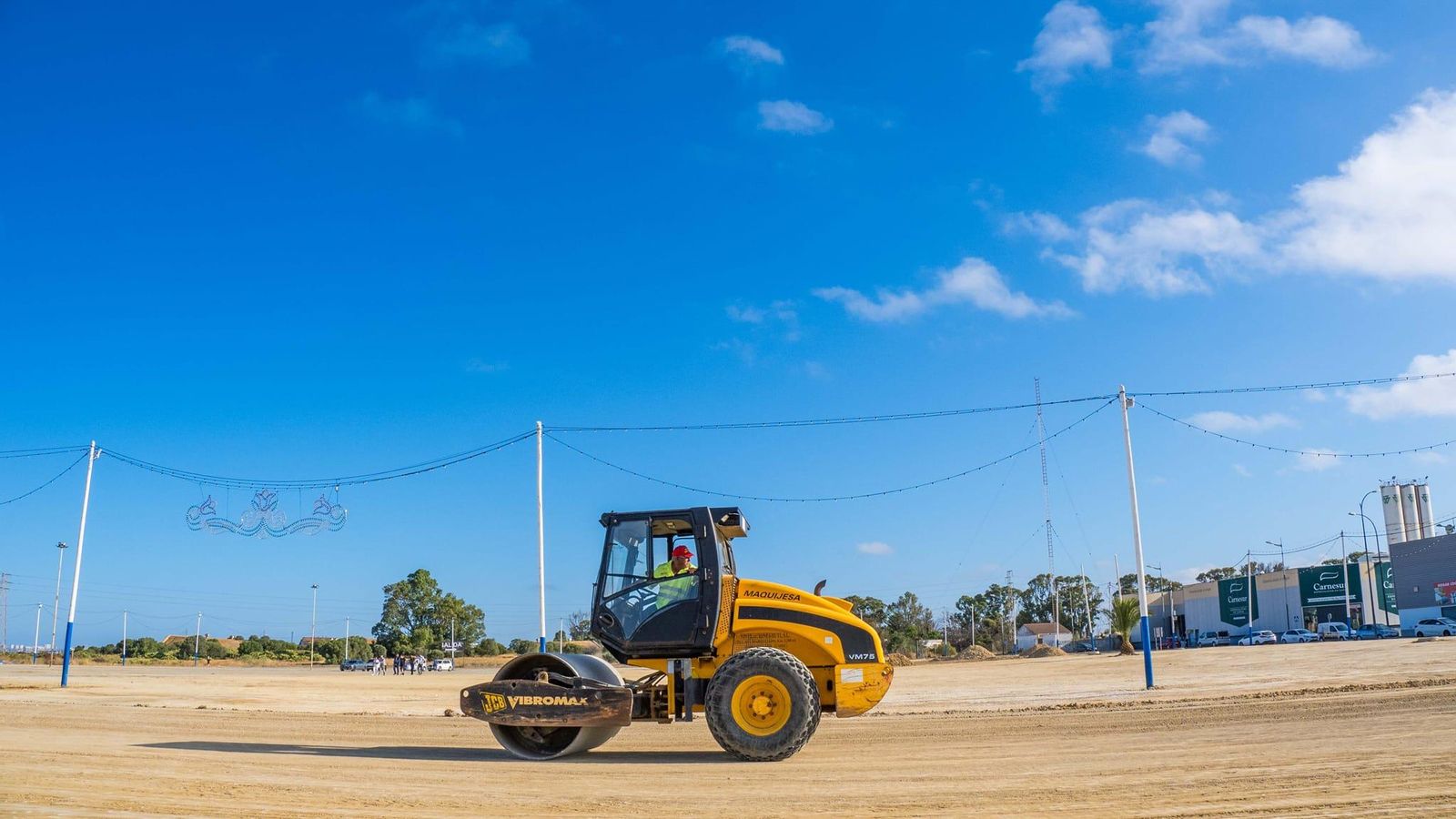 Preparativos en Caño Herrera para la zona de atracciones de la Feria del Carmen y de la Sal.