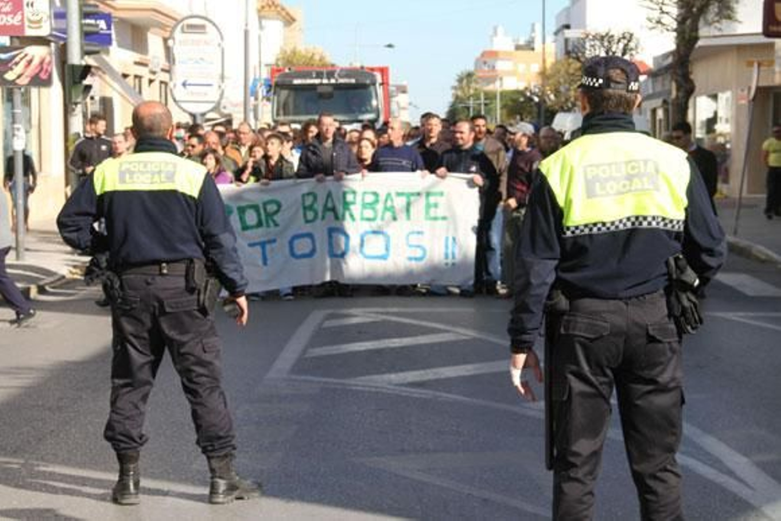 Barbate se moviliza por un "futuro digno"