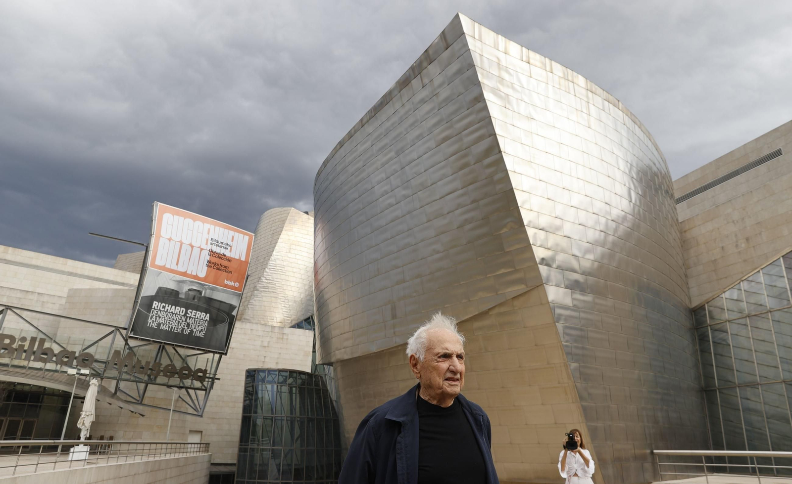El arquitecto Frank Gehry, autor del Guggenheim de Bilbao, en una visita al edificio.