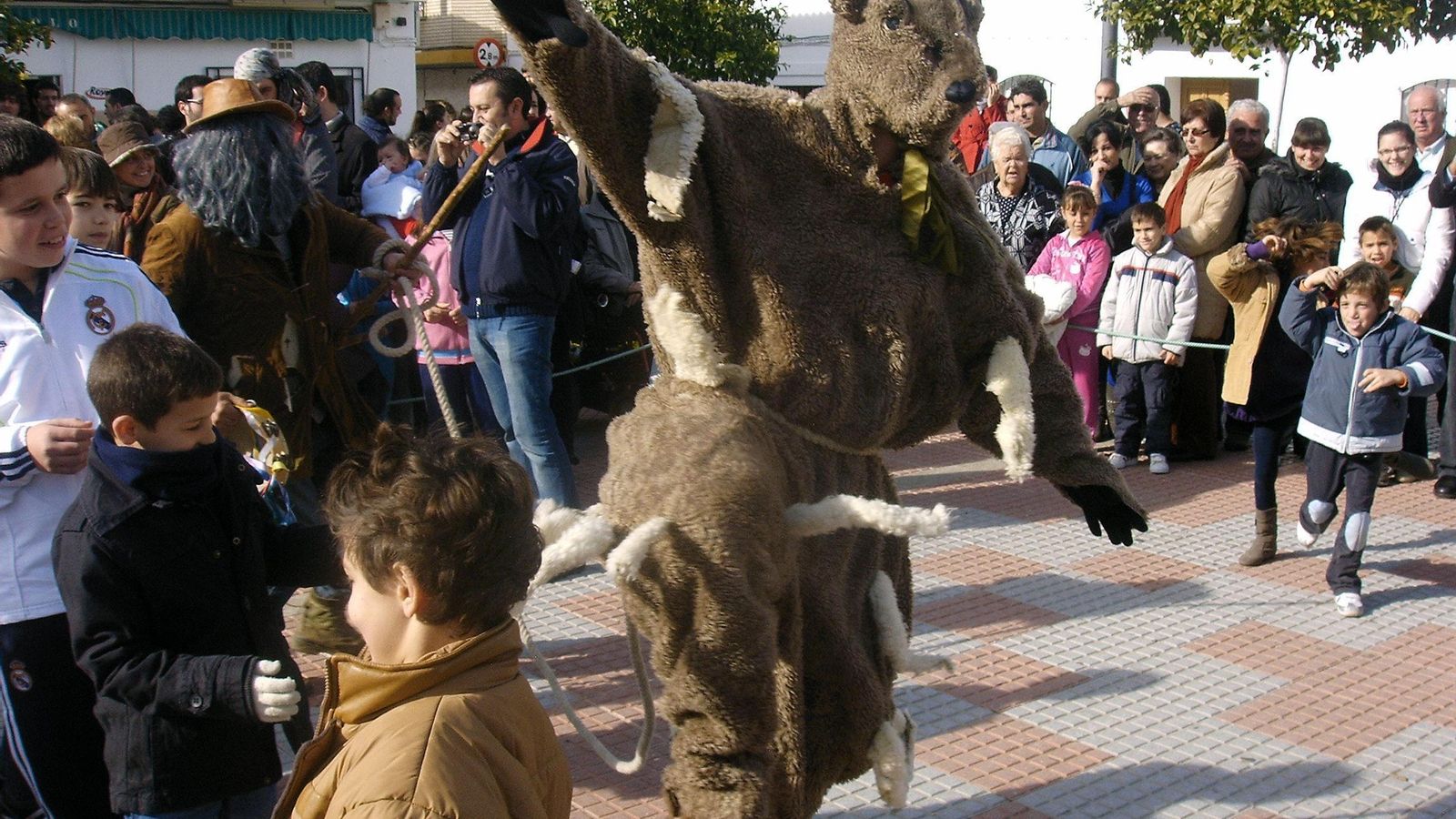 Danza del oso de Fuente Carreteros.