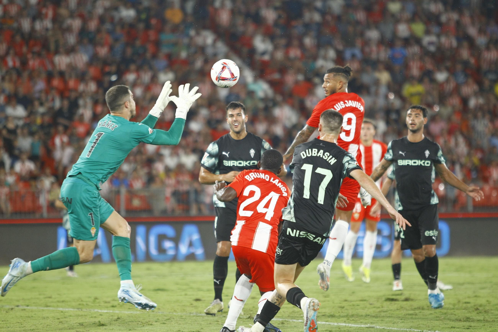 El partido U.D. Almería-Sporting de Gijón, en imágenes