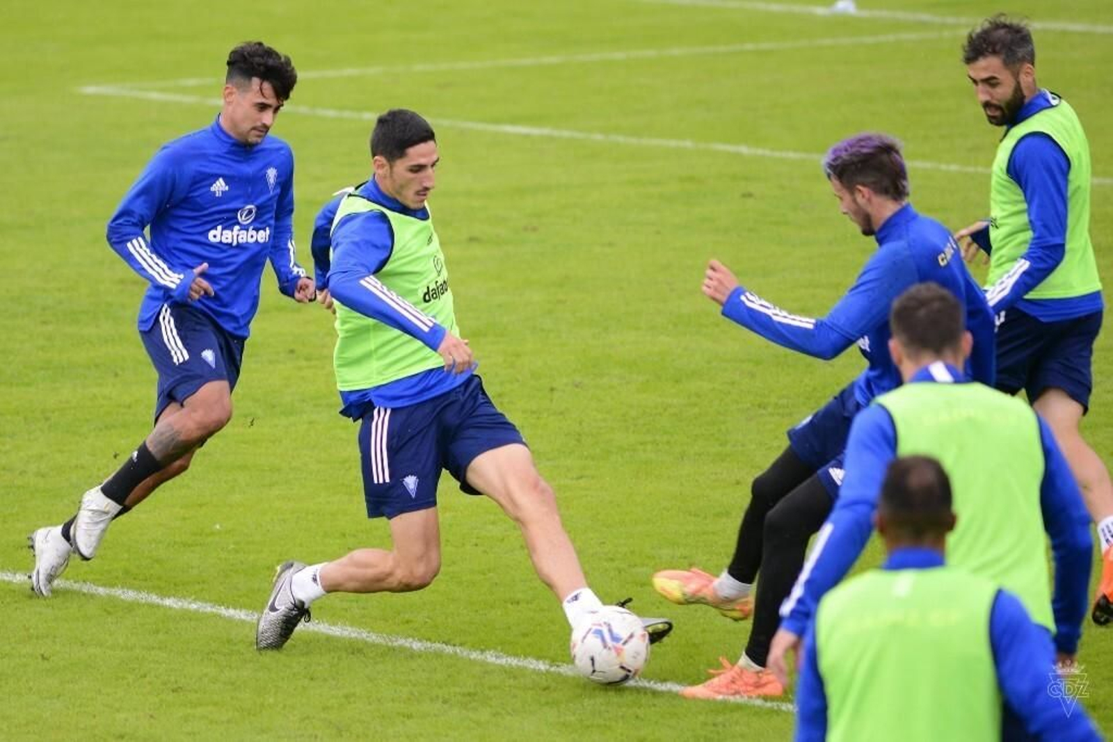 Bodiger, con el esférico en una sesión.