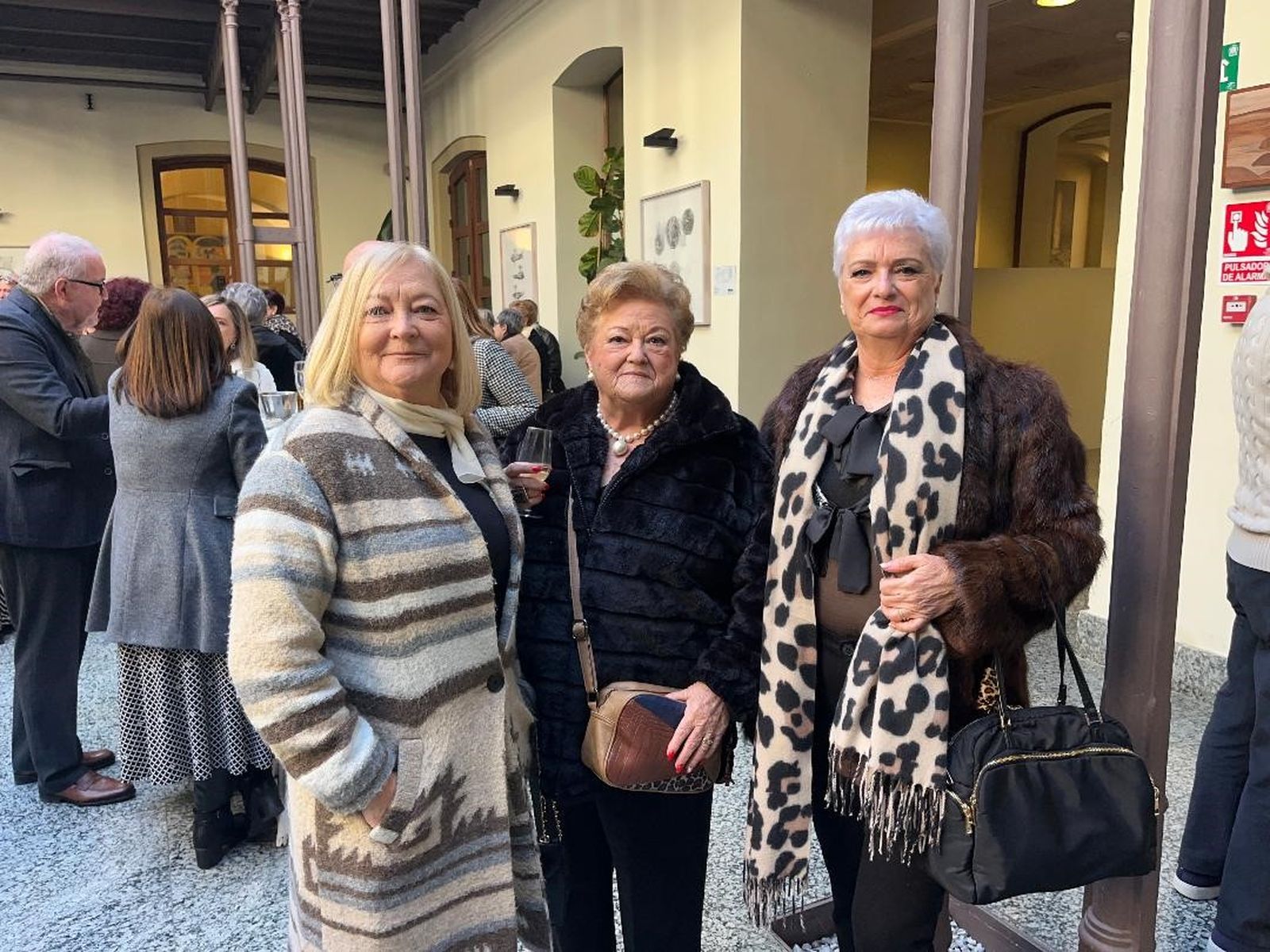 Juani Vela, Josefa Revuelta y Chari Pérez.