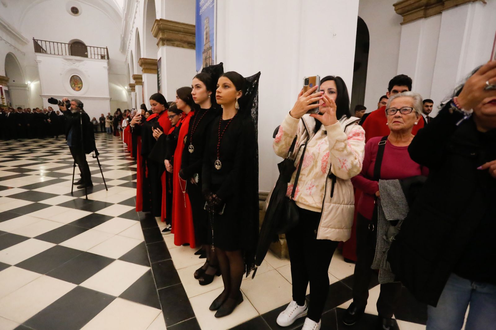 Fotos del Viernes Santo en Los Barrios: Buena Muerte y Mayor Dolor