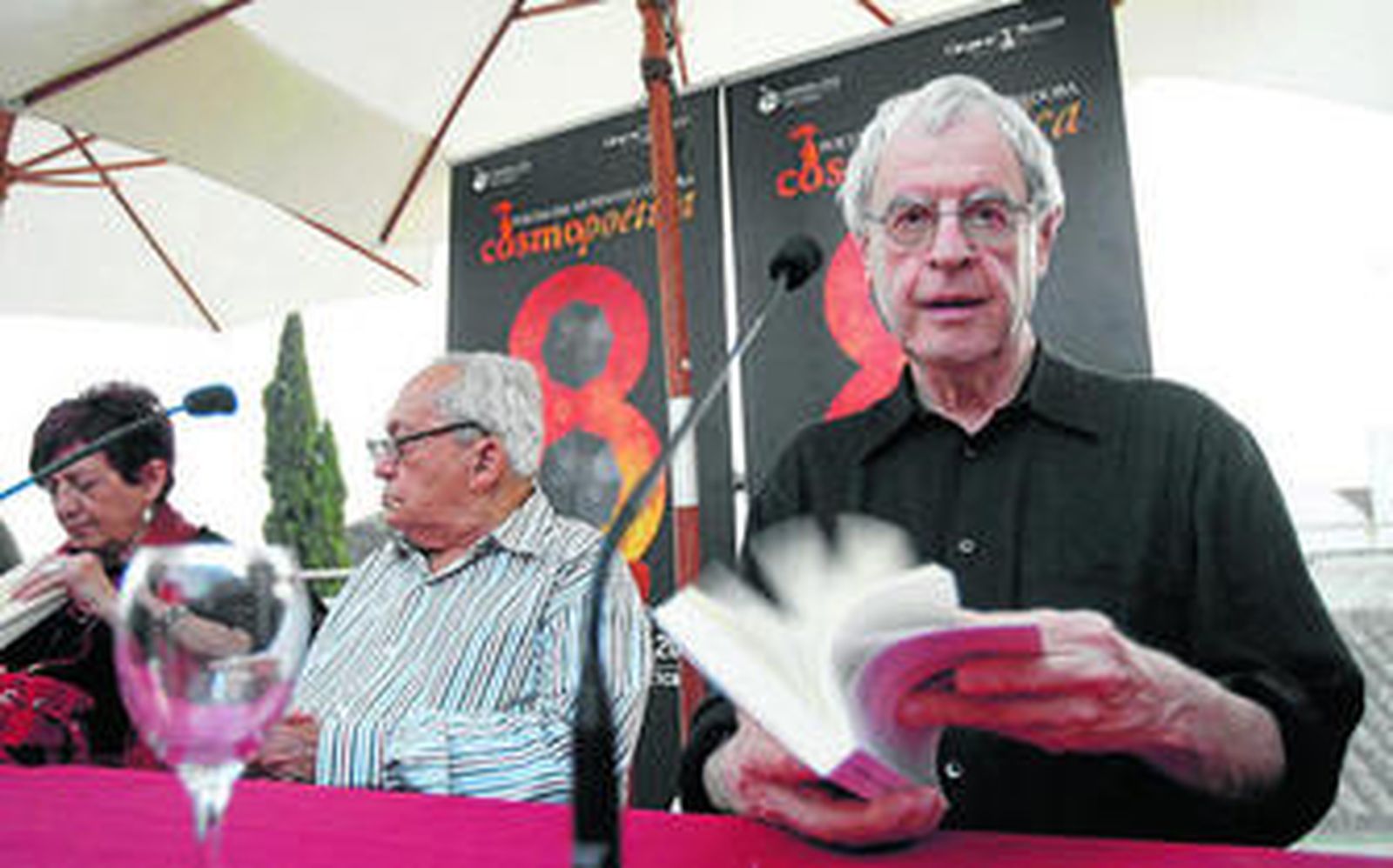 Simic participó ayer en una lectura colectiva en el Museo Arqueológico.