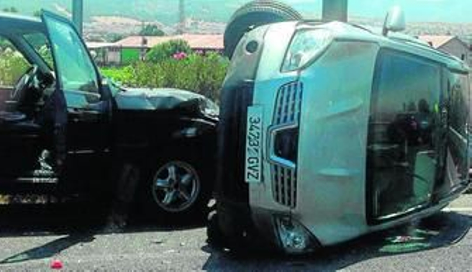 El accidente obligó a los agentes a paralizar el tráfico durante dos horas.
