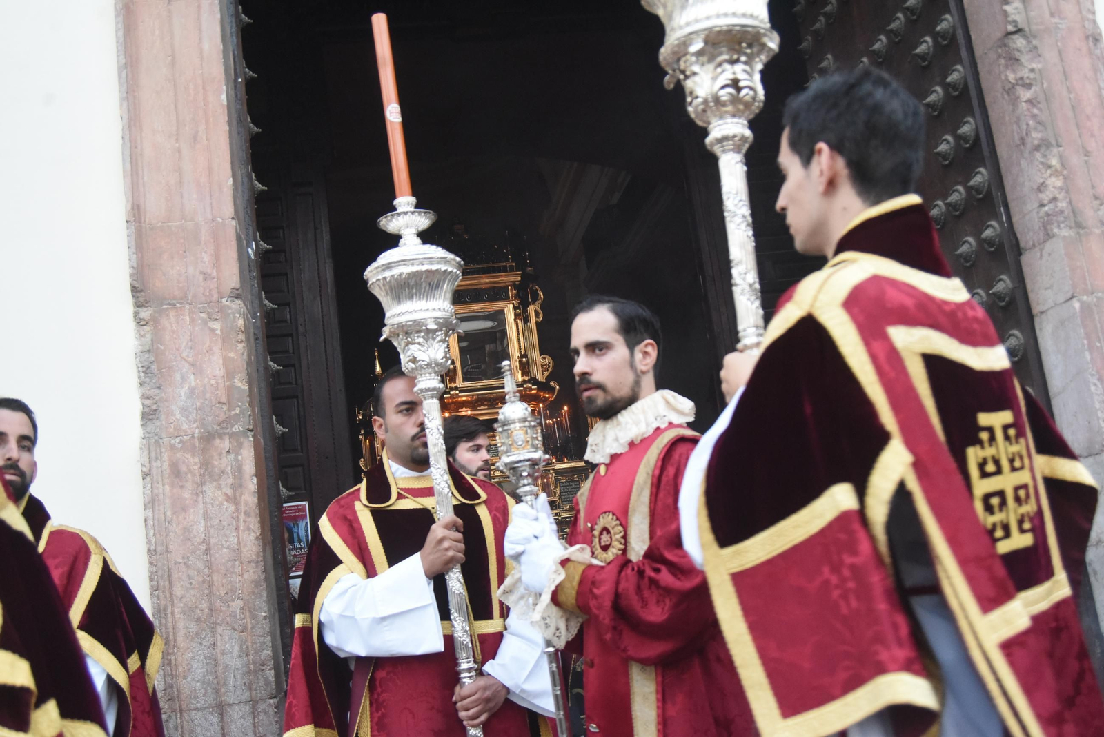 La procesión del Santo Sepulcro en este Viernes Santo de Córdoba, en imágenes