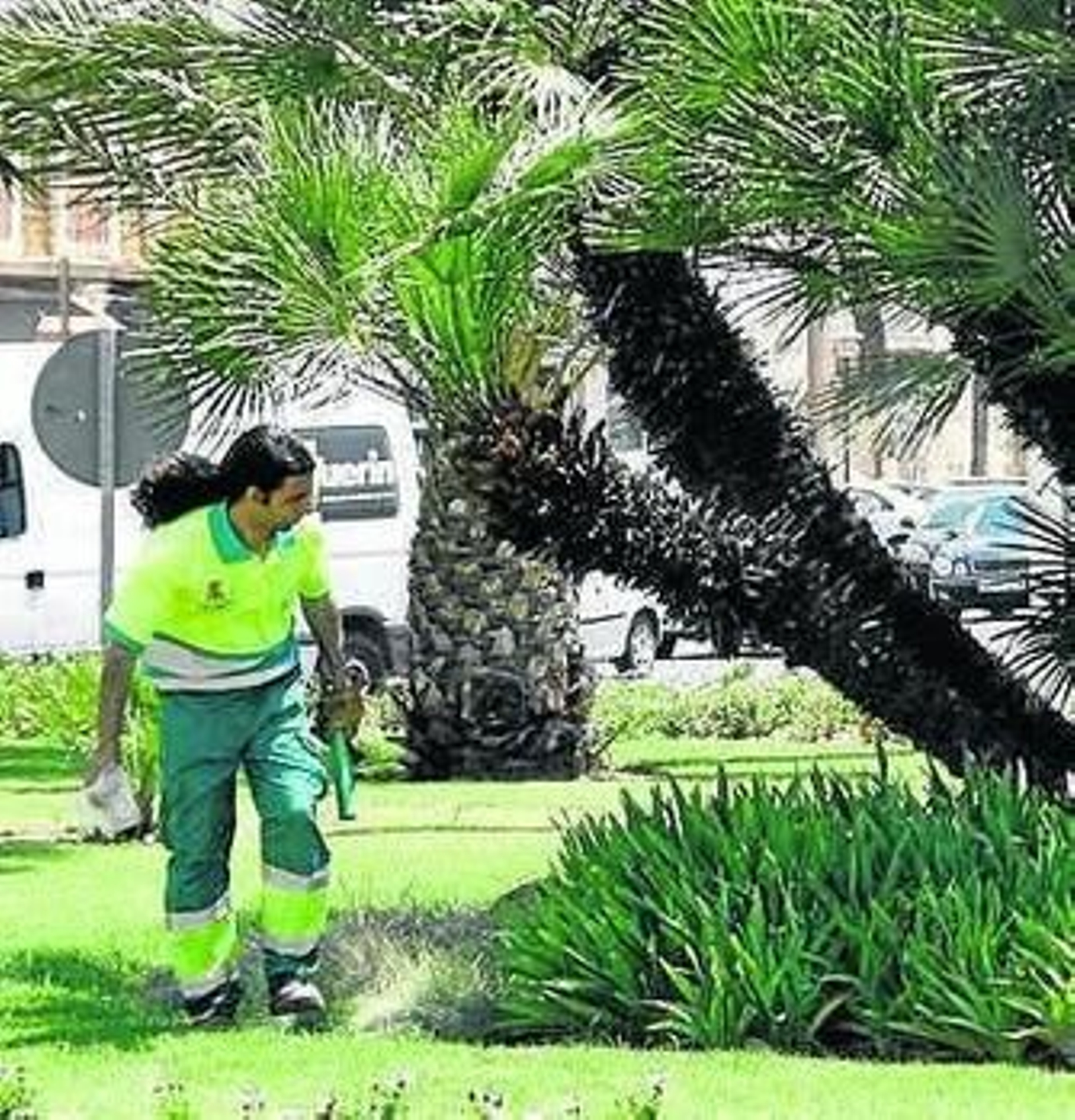 Un operario de Cespa.