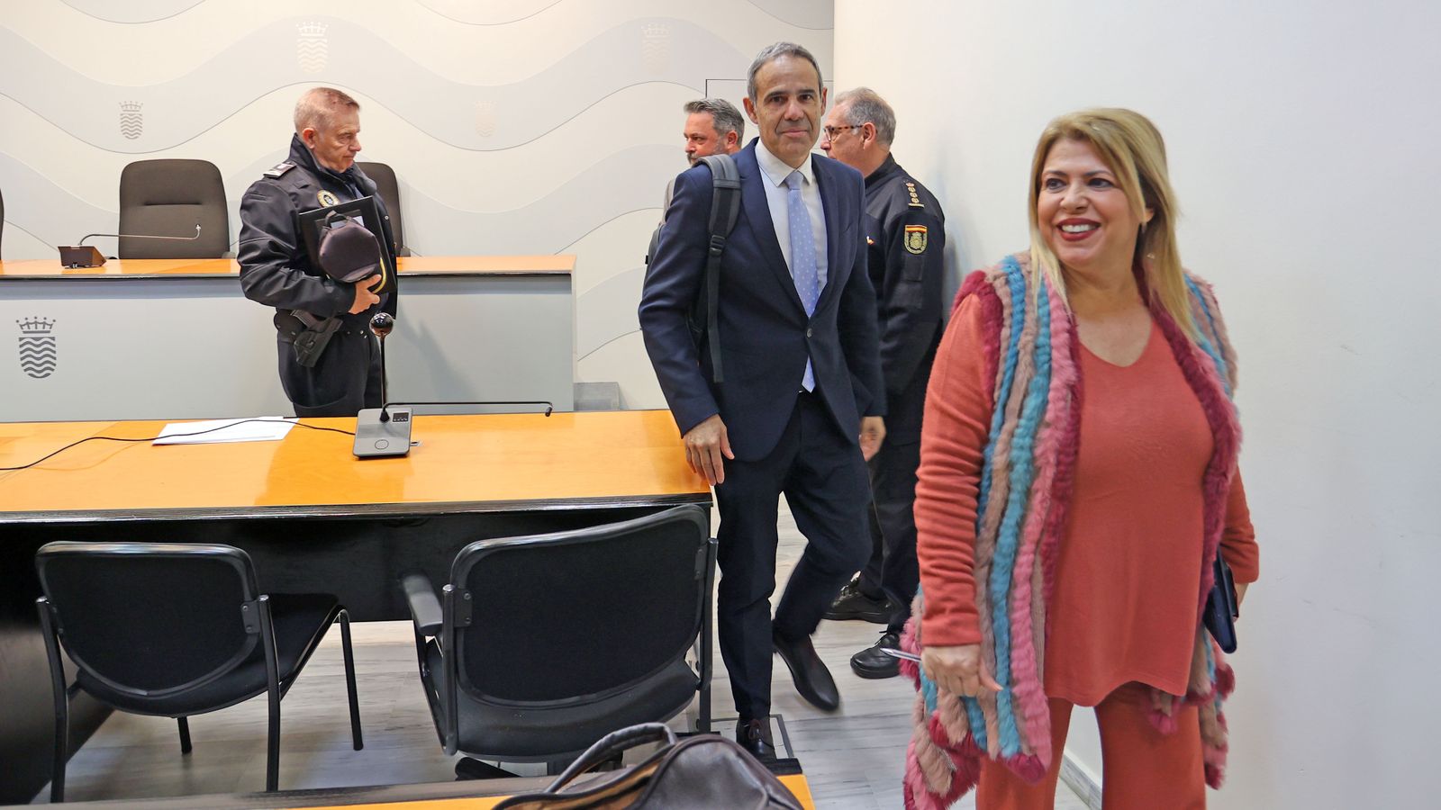 Mamen Sánchez y José Pacheco, este martes en el Ayuntamiento jerezano.