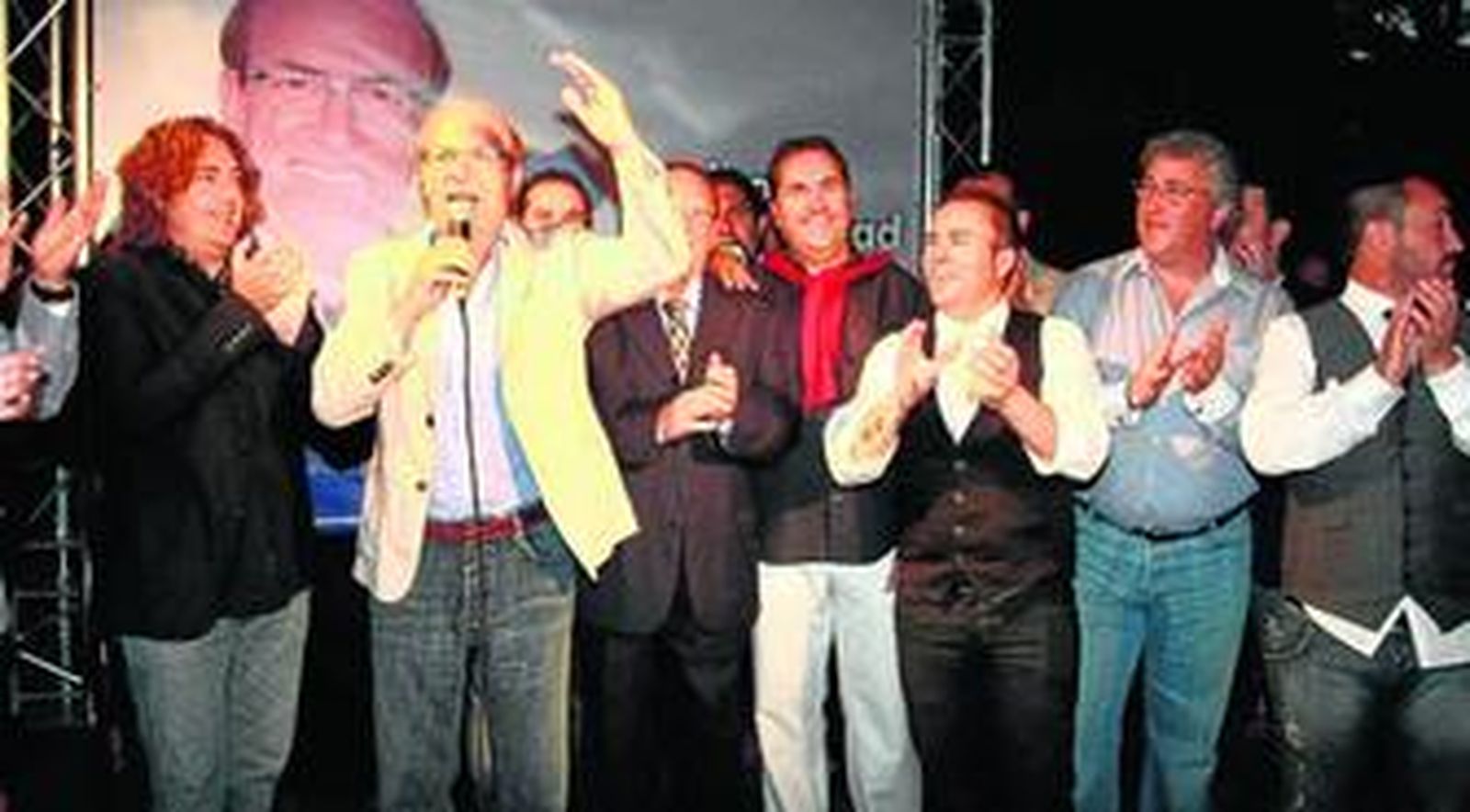 "No somos superhombres. Los políticos prepotentes me dan asco"