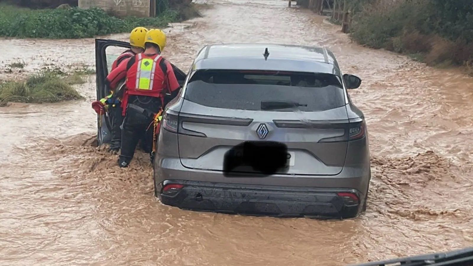 Uno de los rescates que se han producido en Almería durante el temporal.