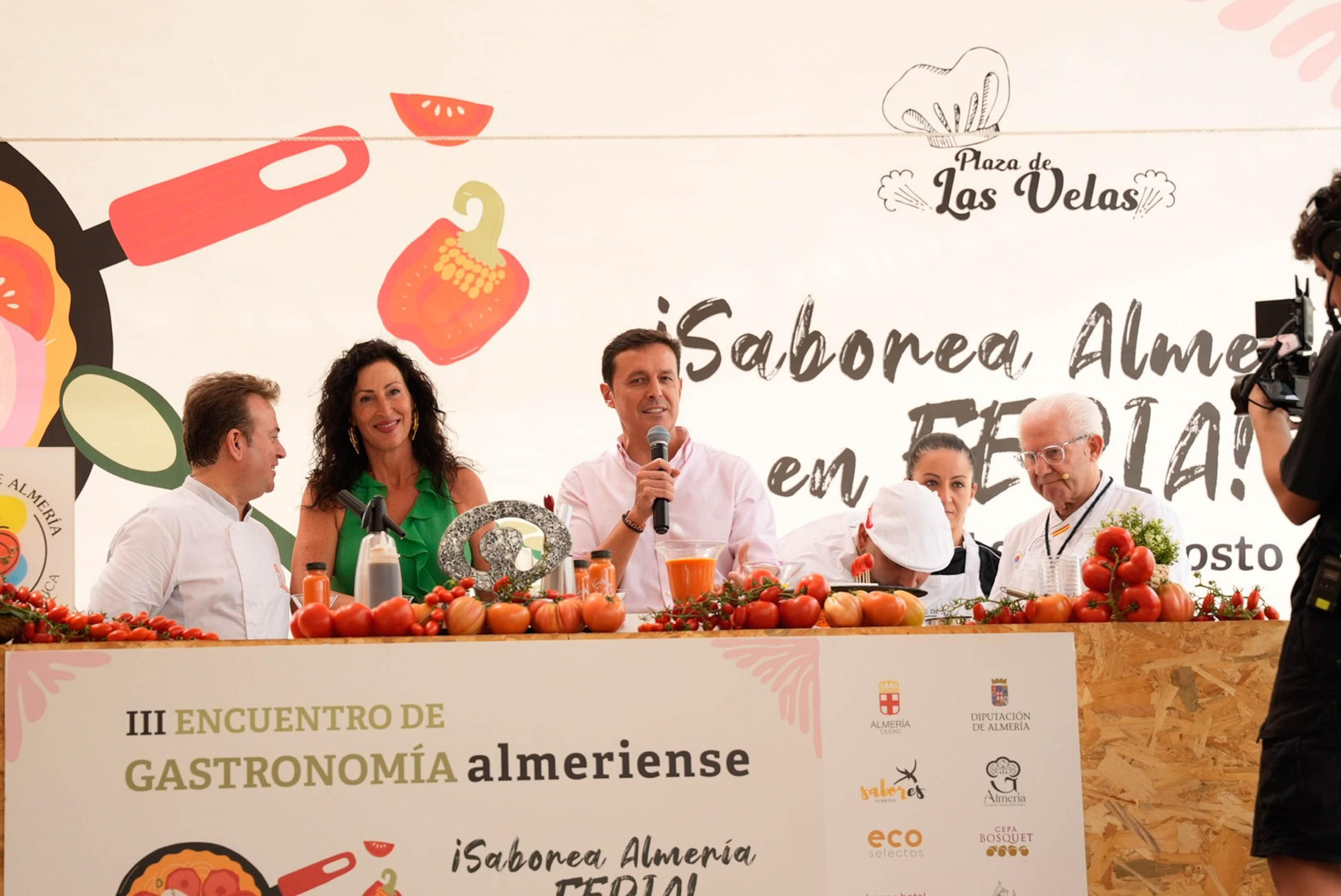 La Cofradía del Tomate y la semifinal del concurso gastronómico de la Feria de Almería, en imágenes