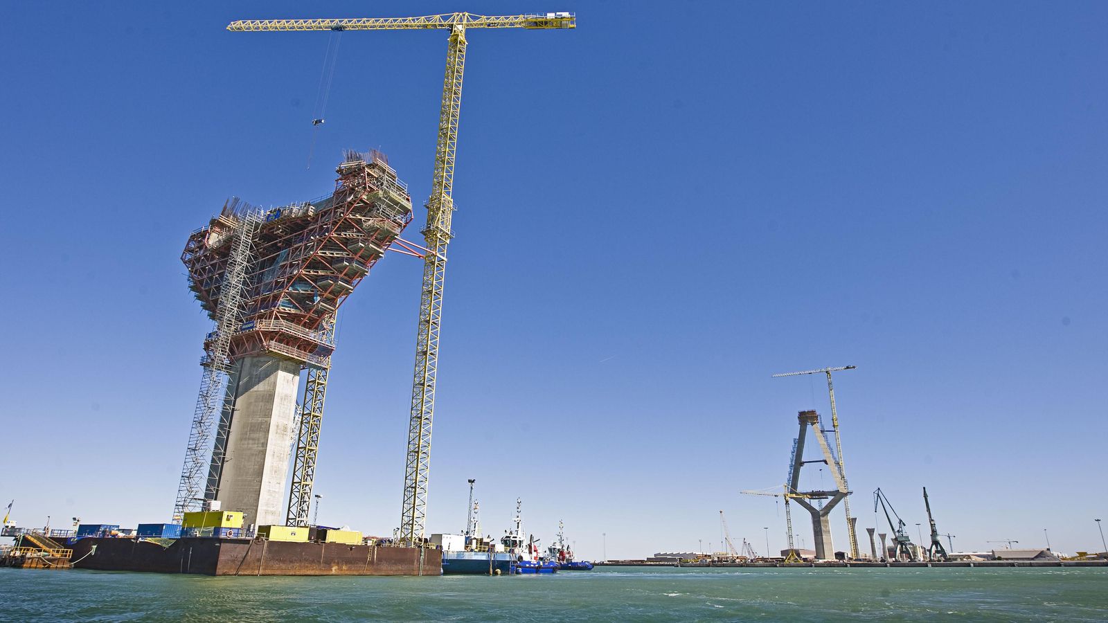 Obras en una de las dos grandes pilas.