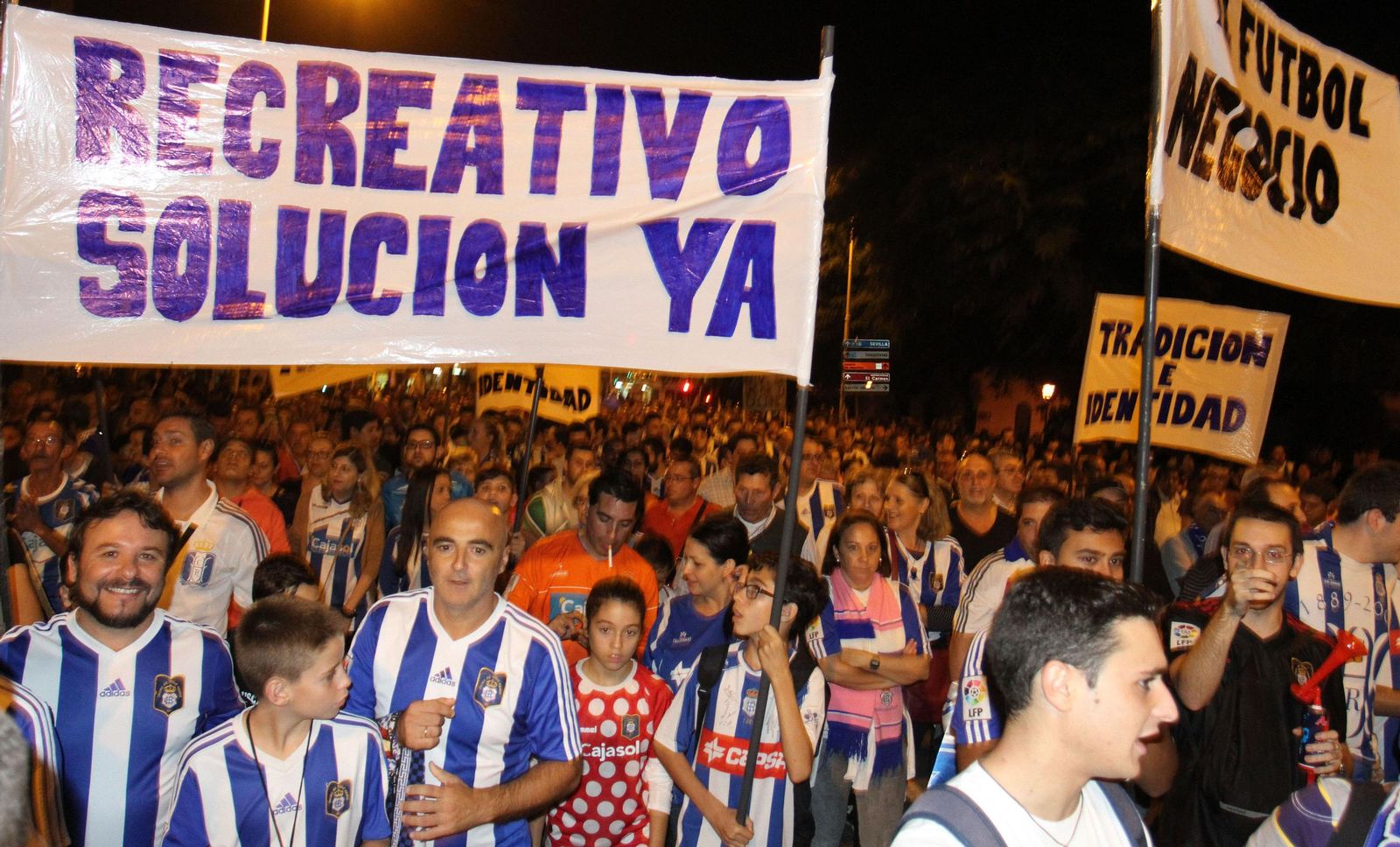 Las imágenes de cuando Huelva se echó a la calle por su Recre