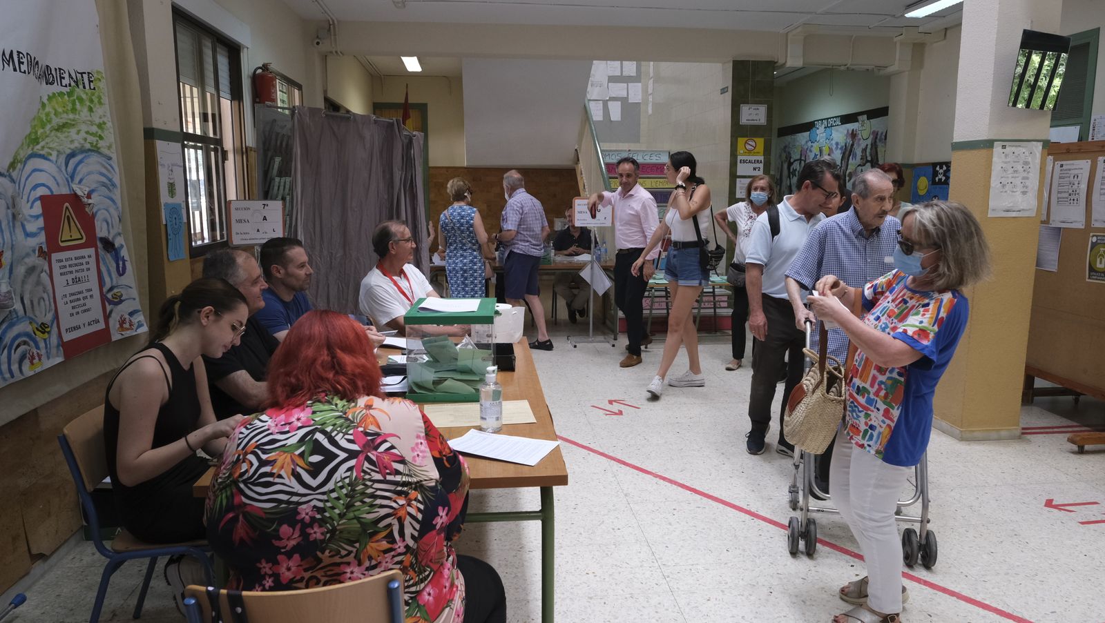 Imágenes de la votaciones en Almería al parlamento andaluz