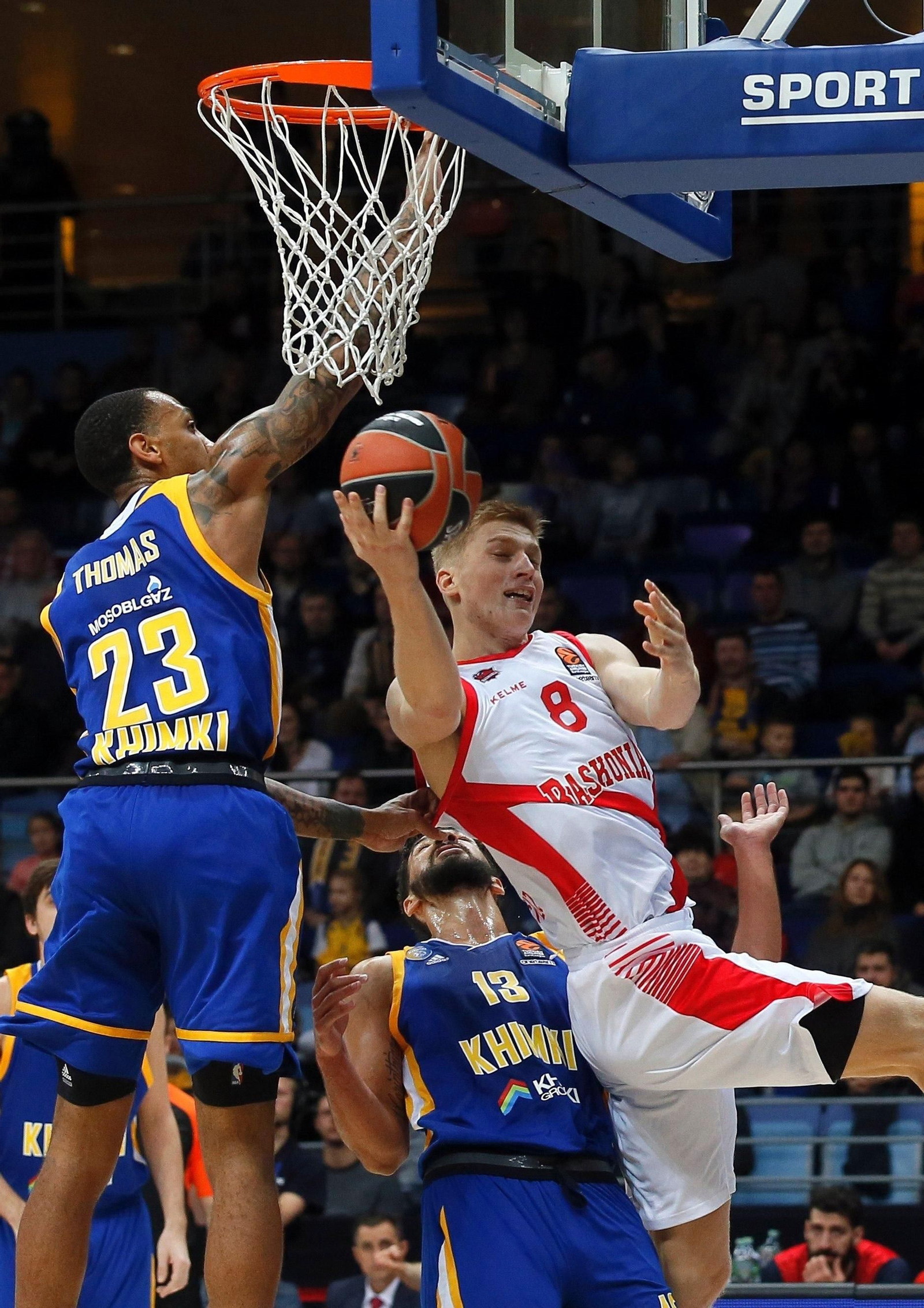 Las fotos de la carrera de Malcolm Thomas, un trotamundos del baloncesto