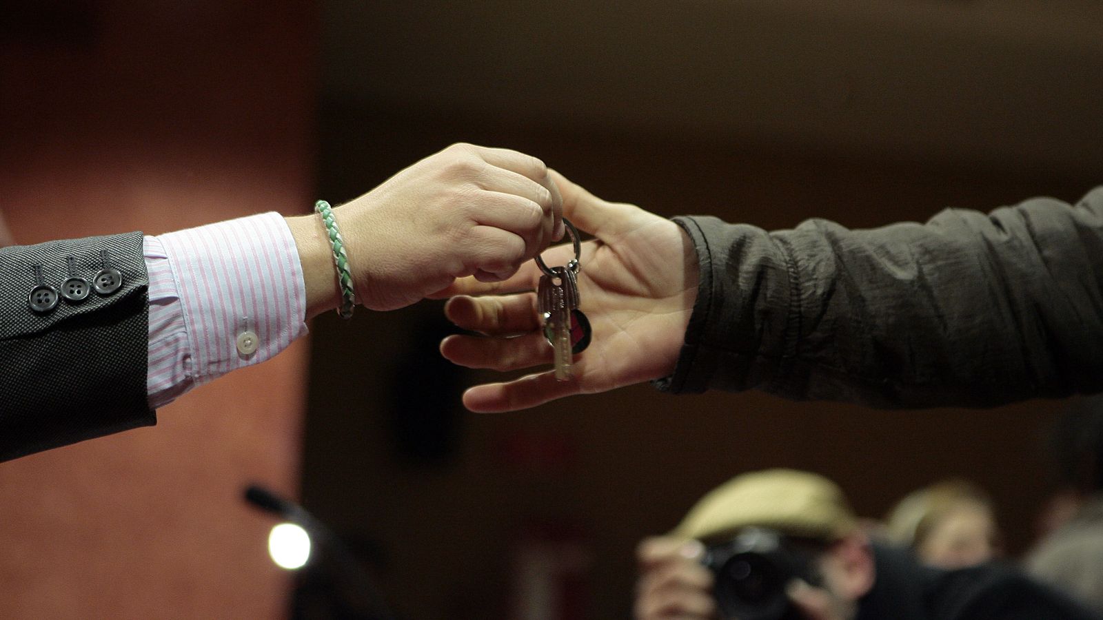 Entrega las llaves de las viviendas de alquiler a bajo precio para estudiantes con discapacidad