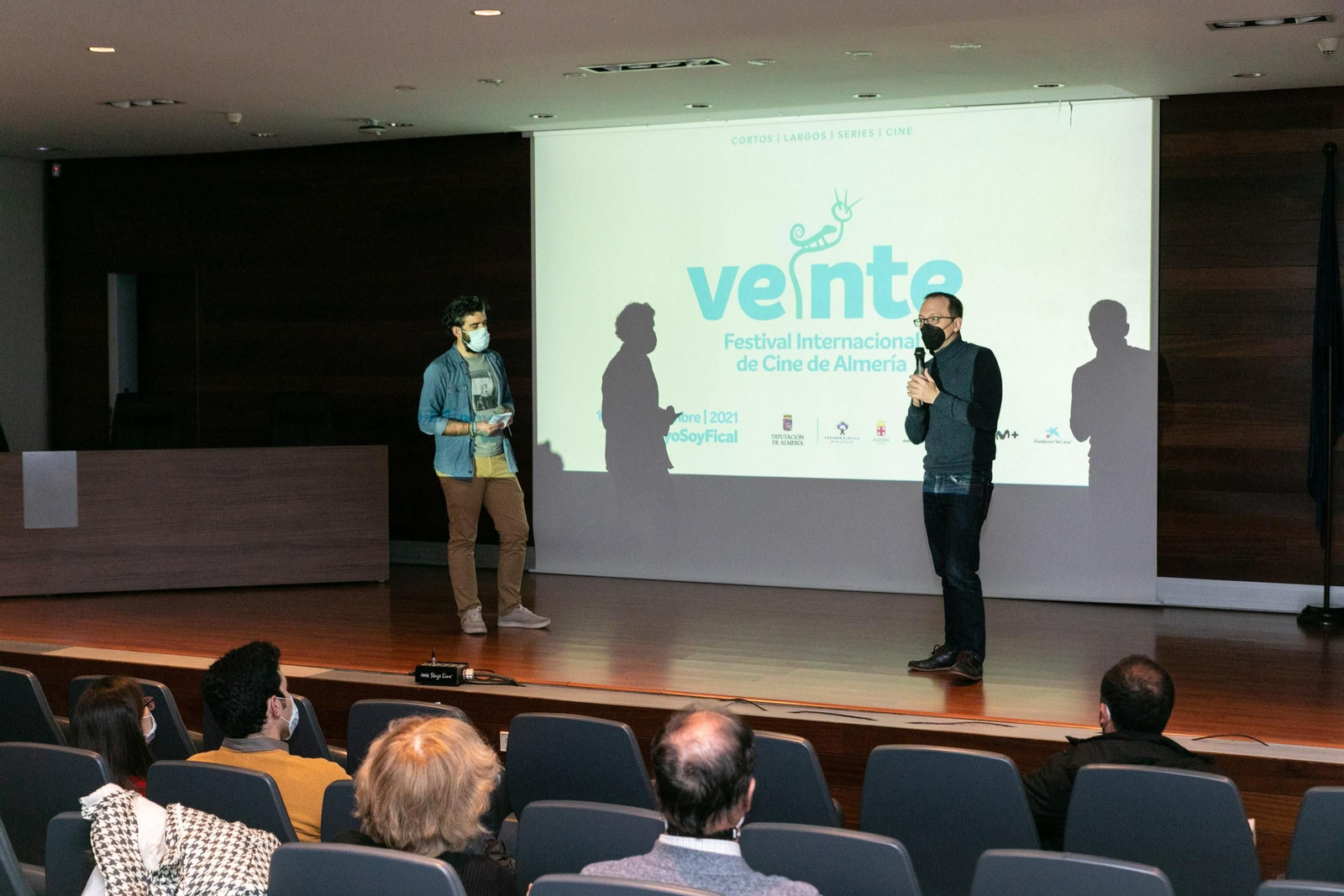 Manuel H. Martín presentando el documental ‘El viaje más largo’.