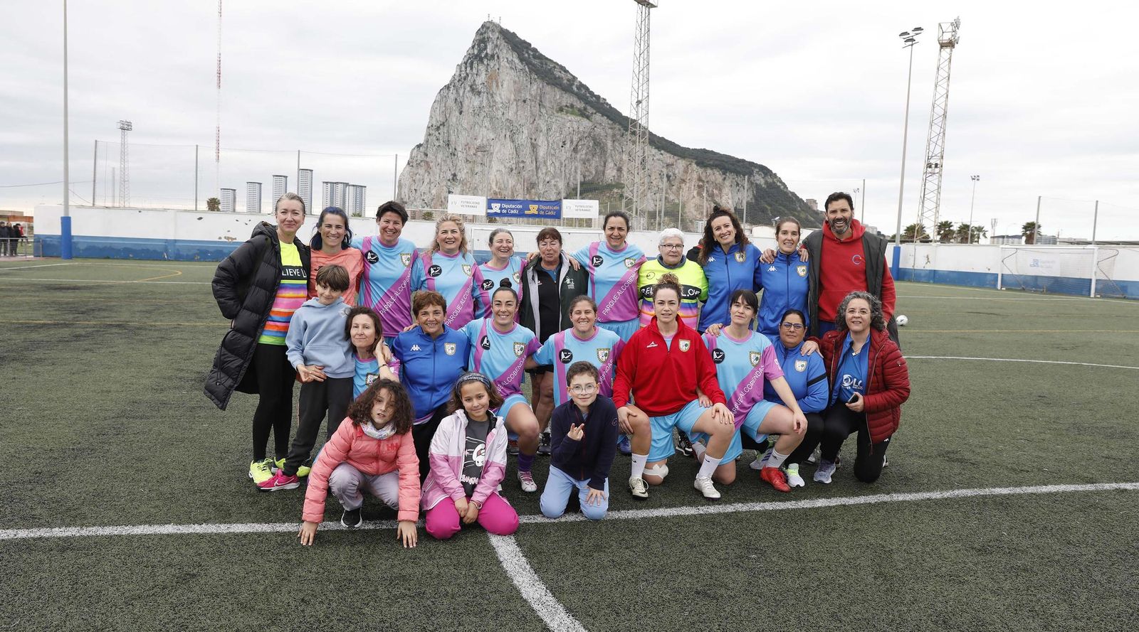 Las fotos de la primera jornada de la Liga Nacional de fútbol para veteranas, en La Línea