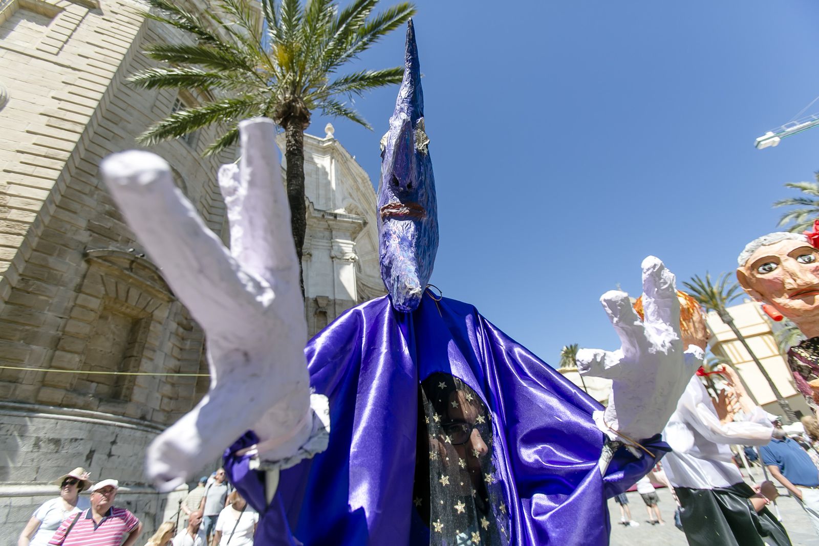 Pasacalles escolar para dar comienzo al Festival Internacional del Títere