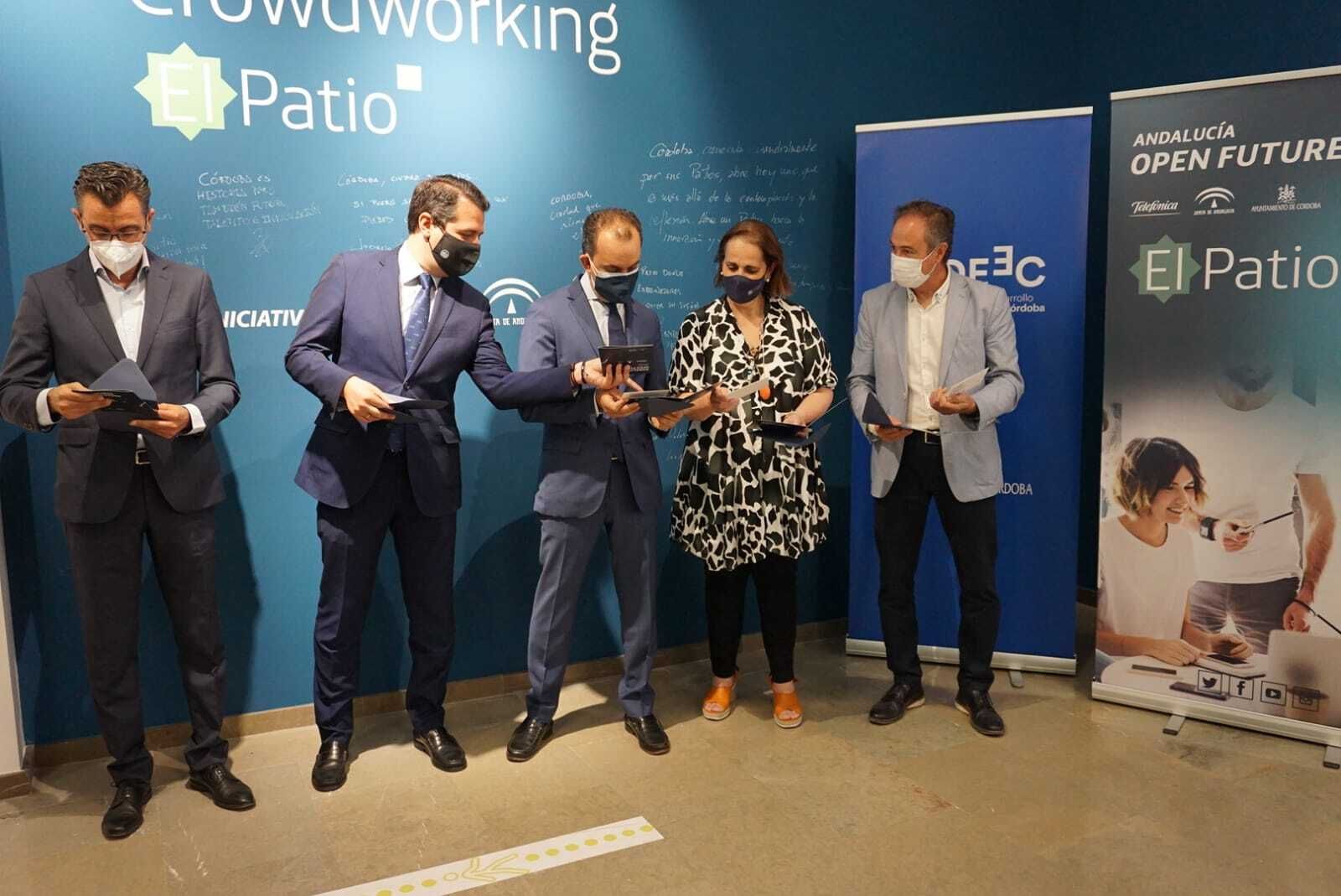 Foto de familia del tercer aniversario de El Patio.