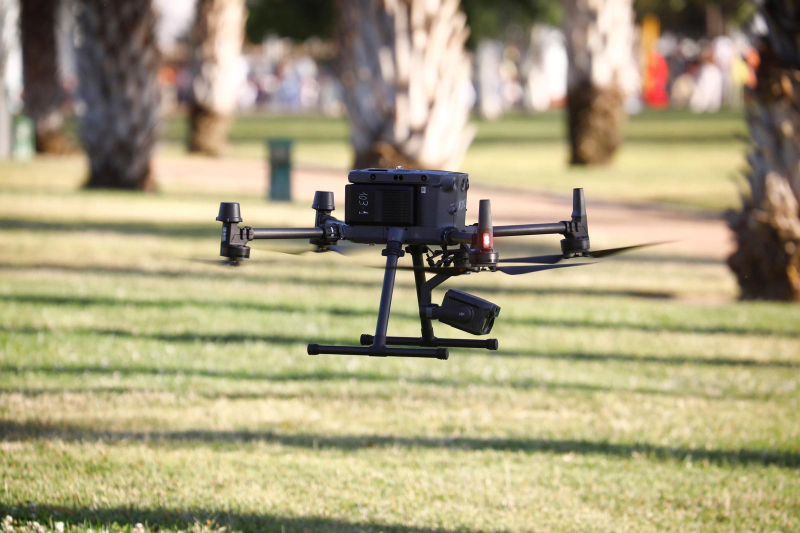 Las imágenes de los drones de la Policía Nacional que vigilan la Feria de Córdoba Las imágenes de los drones de la Policía Nacional que vigilan la Feria de Córdoba