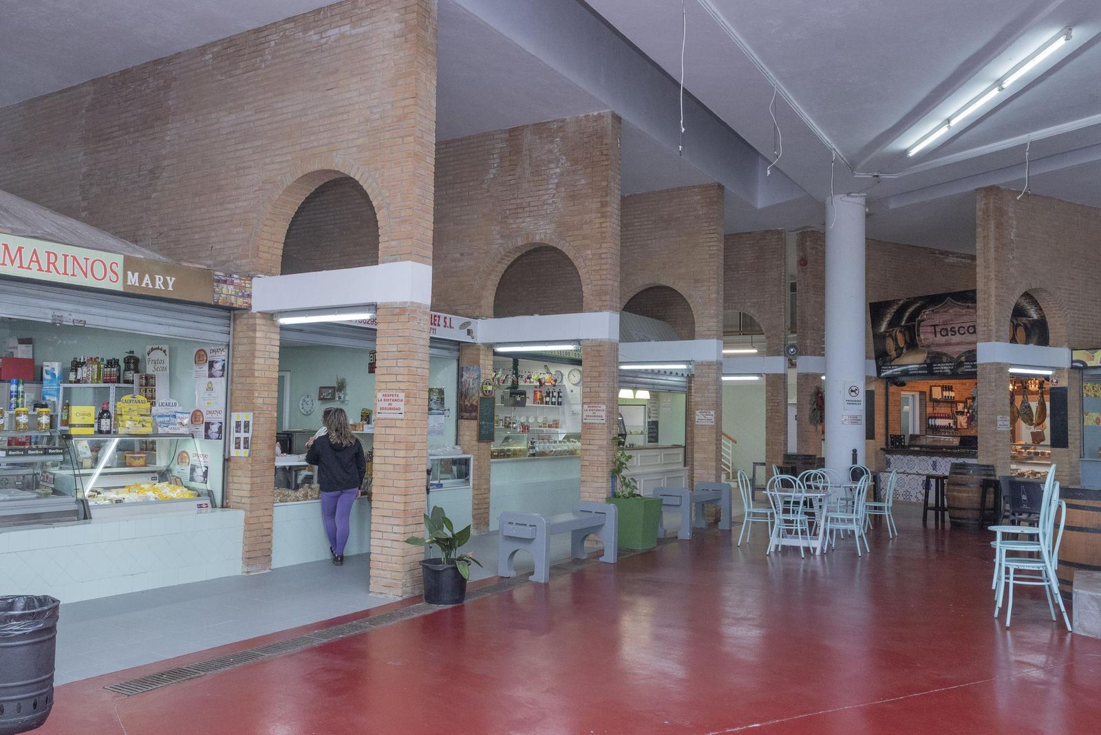 Fotos de los comercios en el mercado Diego Ponce en San Roque