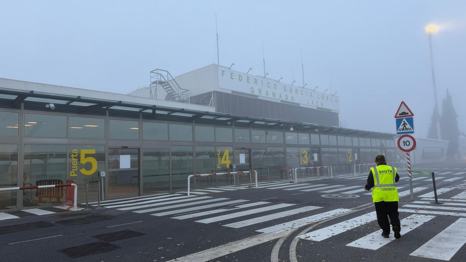 Visibilidad reducida en el Aeropuerto de Granada debido a la niebla