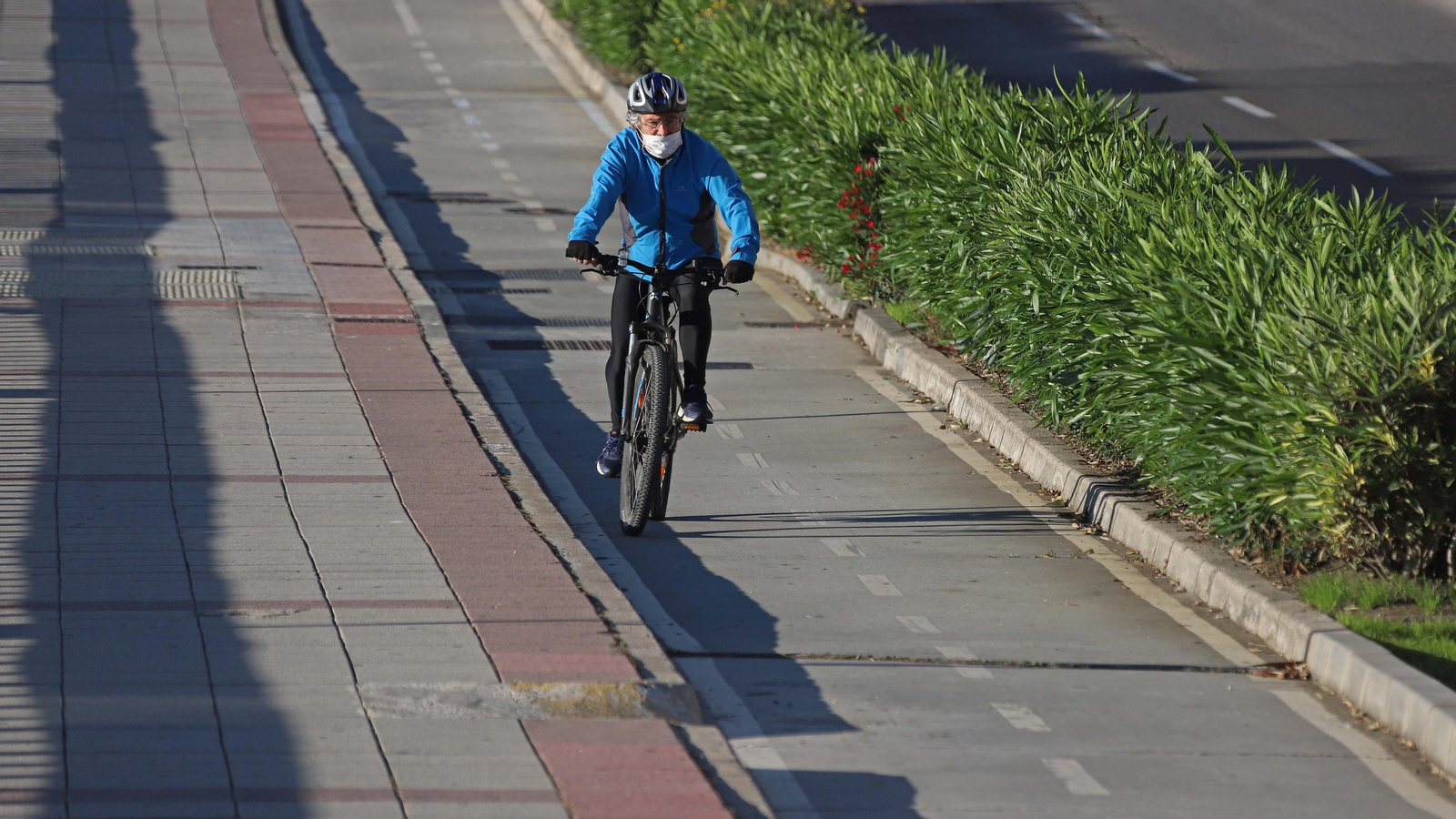 Deportistas y mayores vuelven a la calle en Algeciras