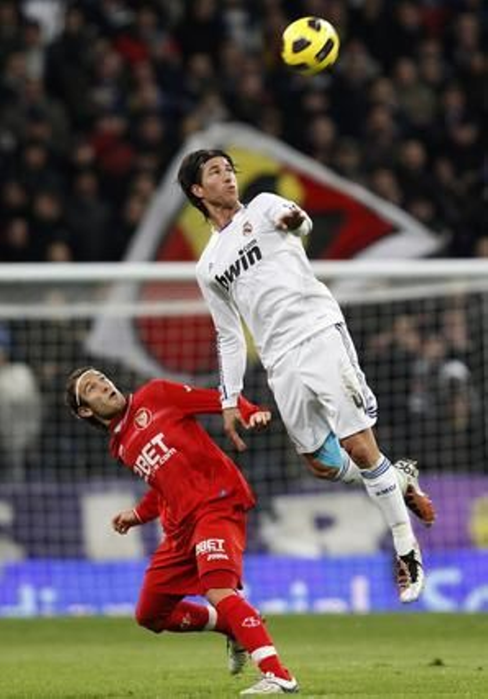 El Sevilla cae en el Bernabéu pese a jugar con un jugador más durante casi media hora. / Reuters