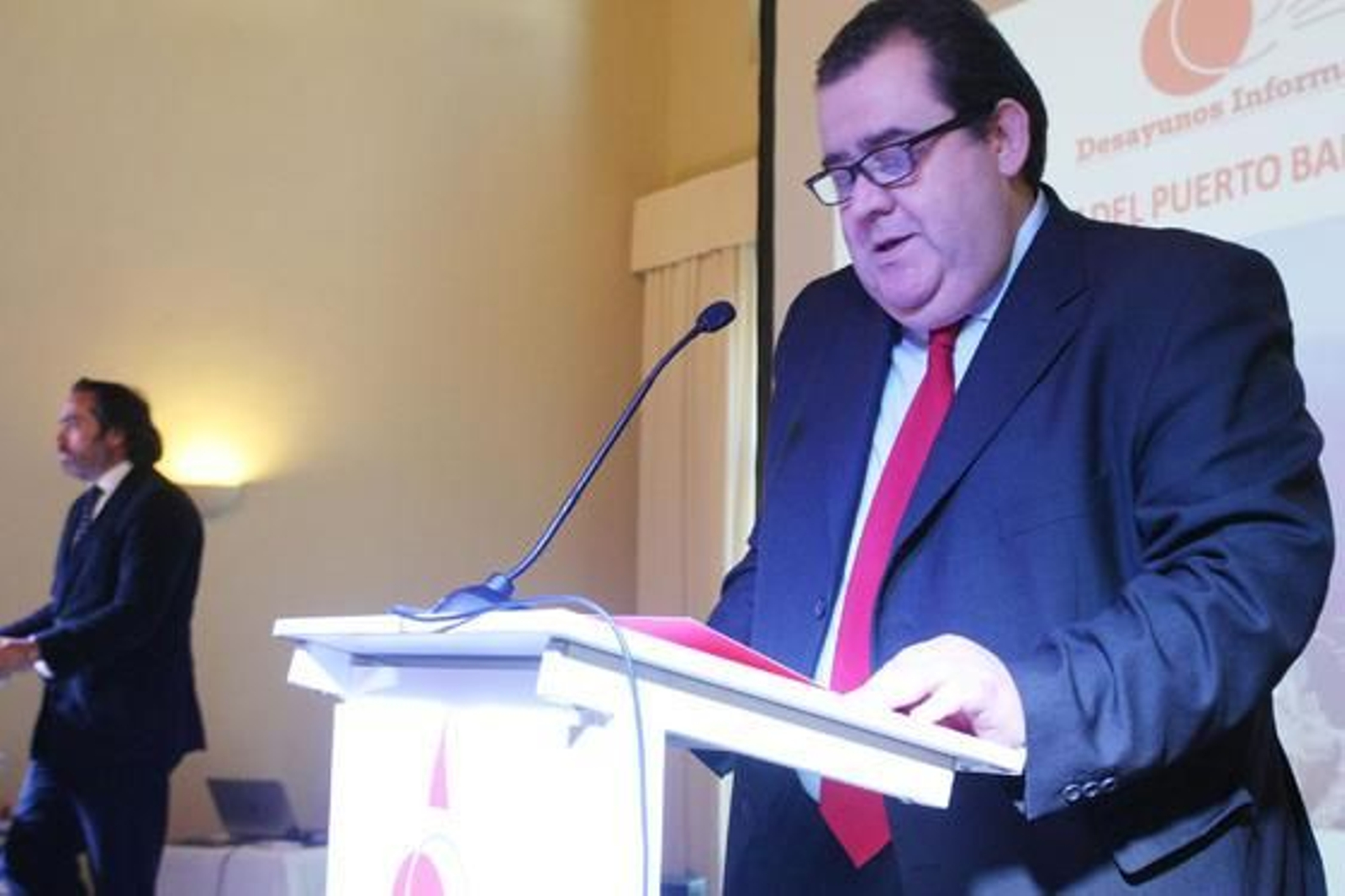 El director de empresas territorial del Banco Santander en Andalucía, José Pérez Jigato, en su intervención.

Foto: Paco Guerrero