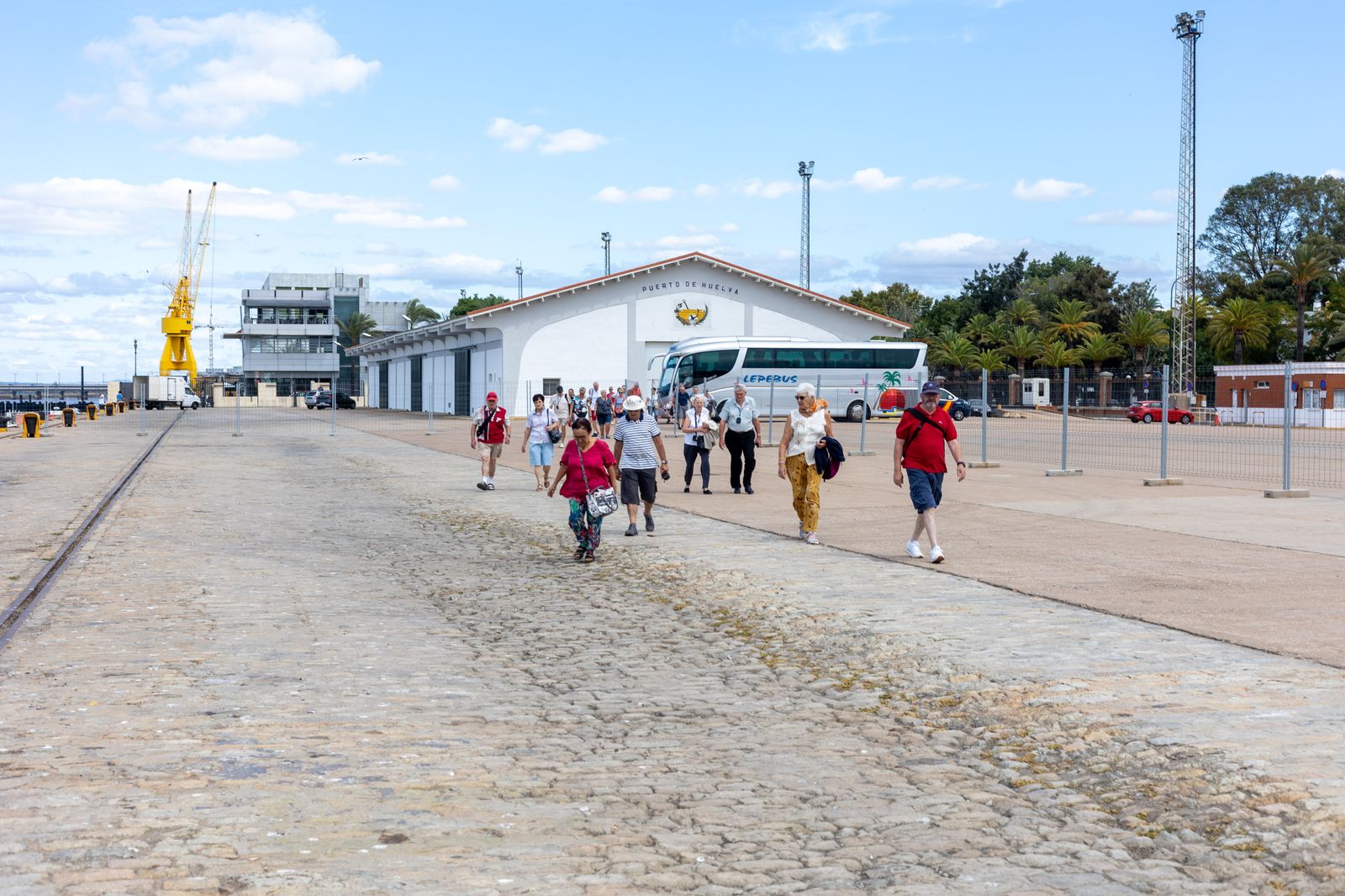 Las impresionantes imágenes del buque La Belle de Cadix en el Puerto de Huelva