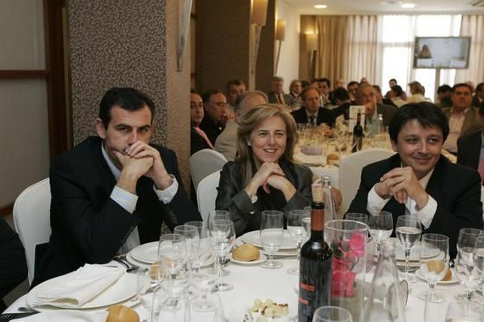 Francis Miras, gerente de UCTDS Almadrabillas, Pilar Ortega, concejal de Atención Social, y Manolo Guzmán, director del área de Alcaldía.

Foto: J. Alonso/ R. Gonzalez