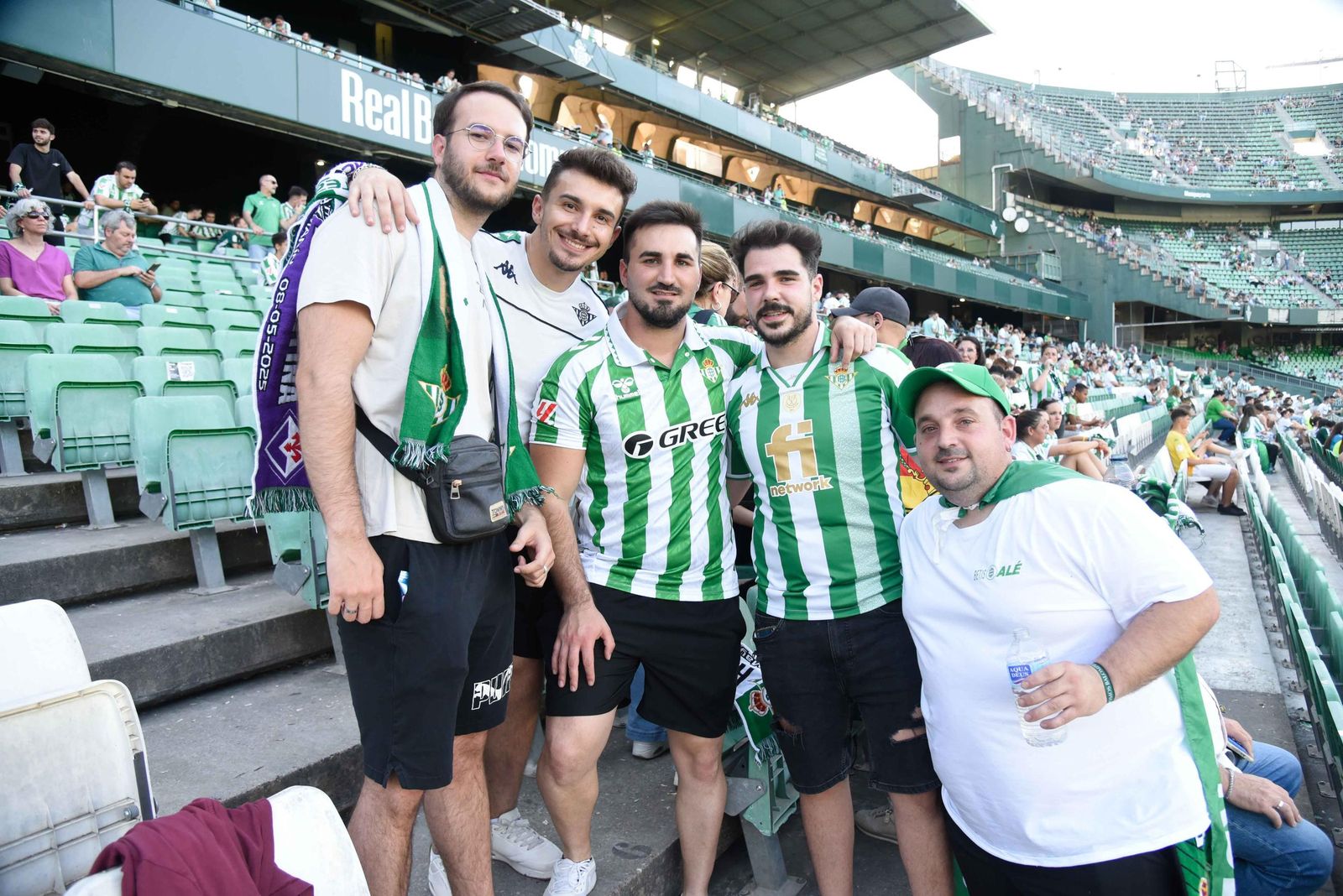 Las fotos de la afición del Betis en el Villamarín