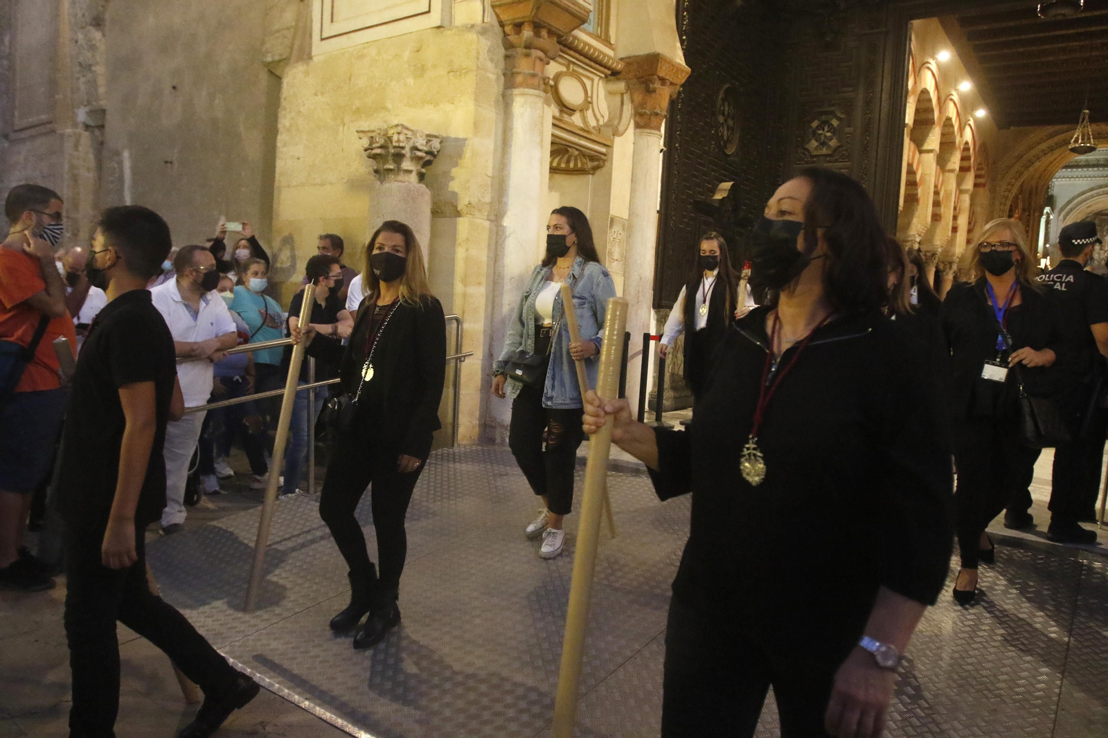 La salida extraordinaria del Señor de la Salud de Córdoba, en imágenes