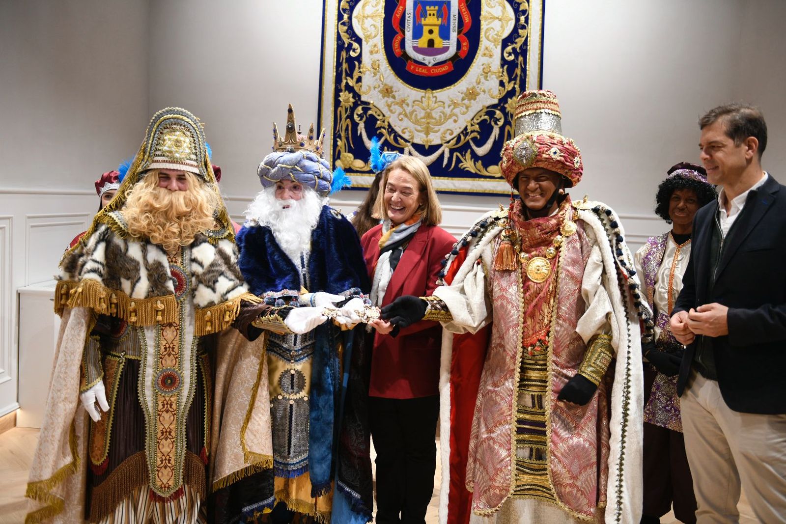 Melchor, Gaspar y Baltasar junto a la alcaldesa de Motril este lunes.