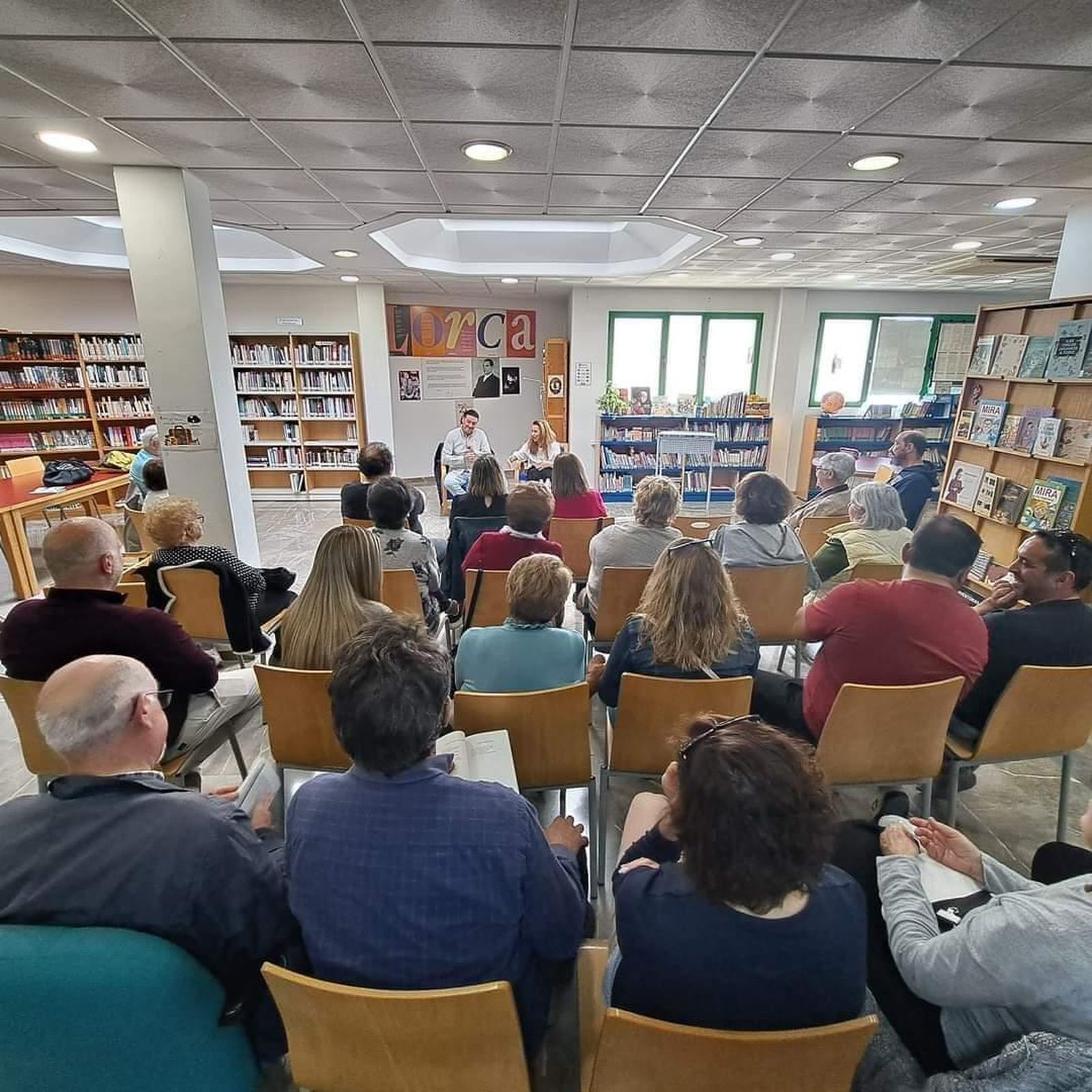 Ramón Martínez López ha presentado su poemario 'Cuando la lluvia no moje nuestros cuerpos'.