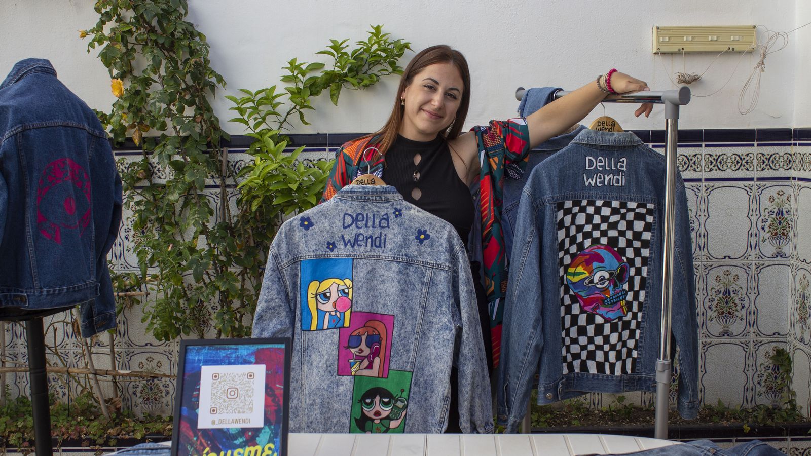 Paula con algunos de sus diseños.